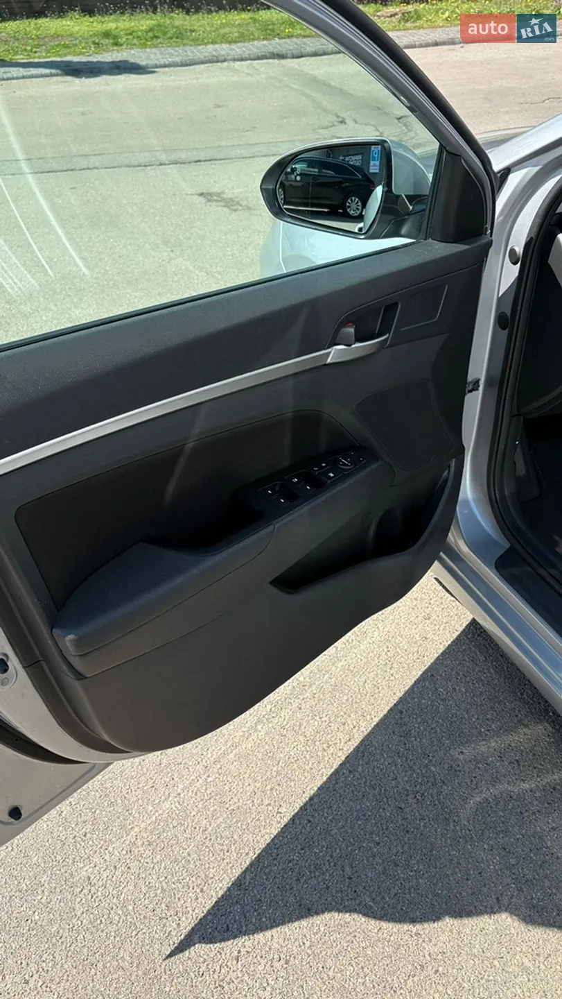 2019 Hyundai Elantra - мініатюра 8