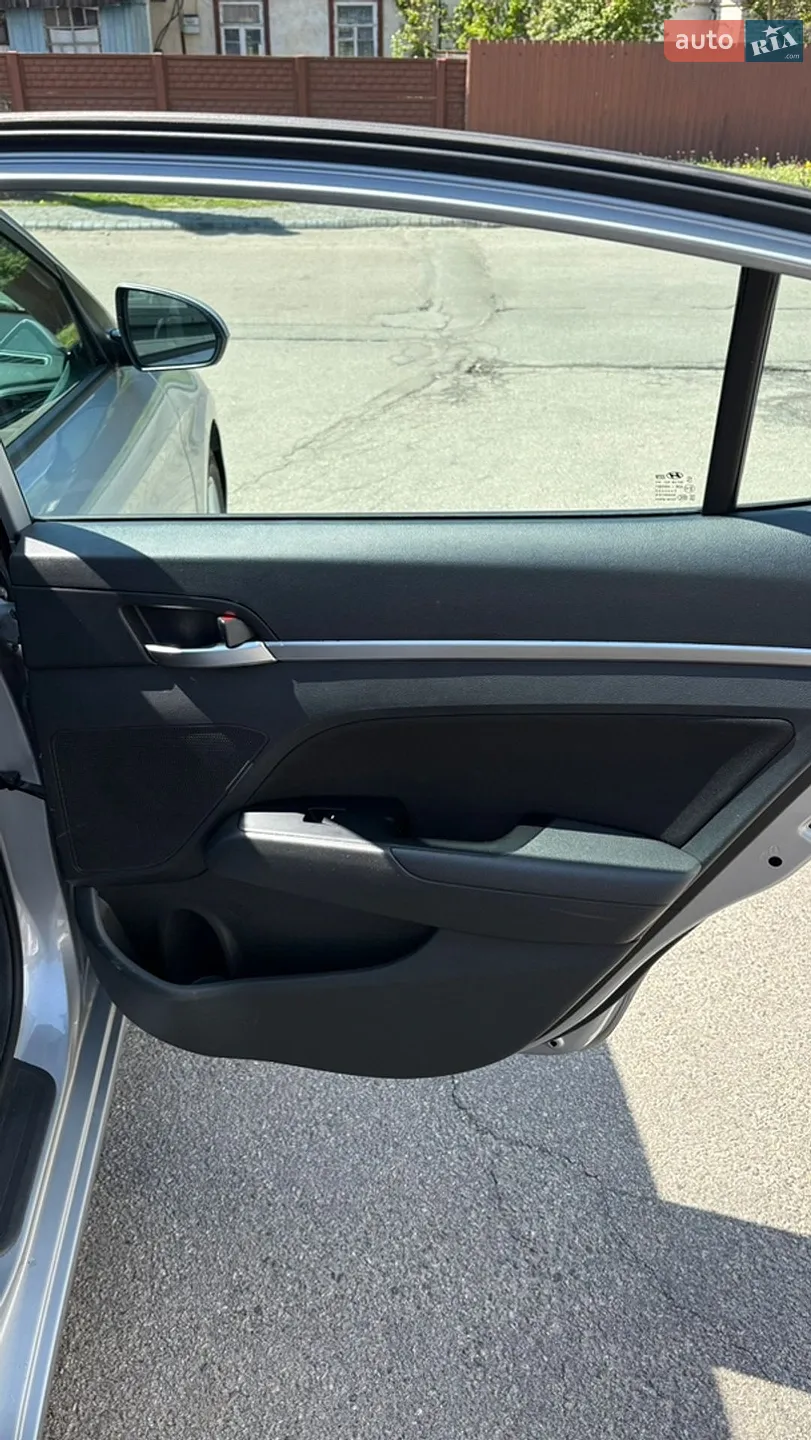 2019 Hyundai Elantra - мініатюра 11
