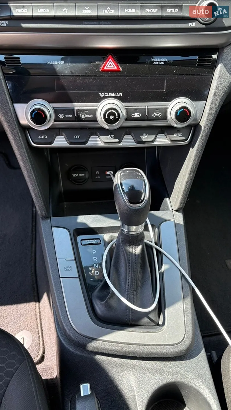 2019 Hyundai Elantra - мініатюра 16