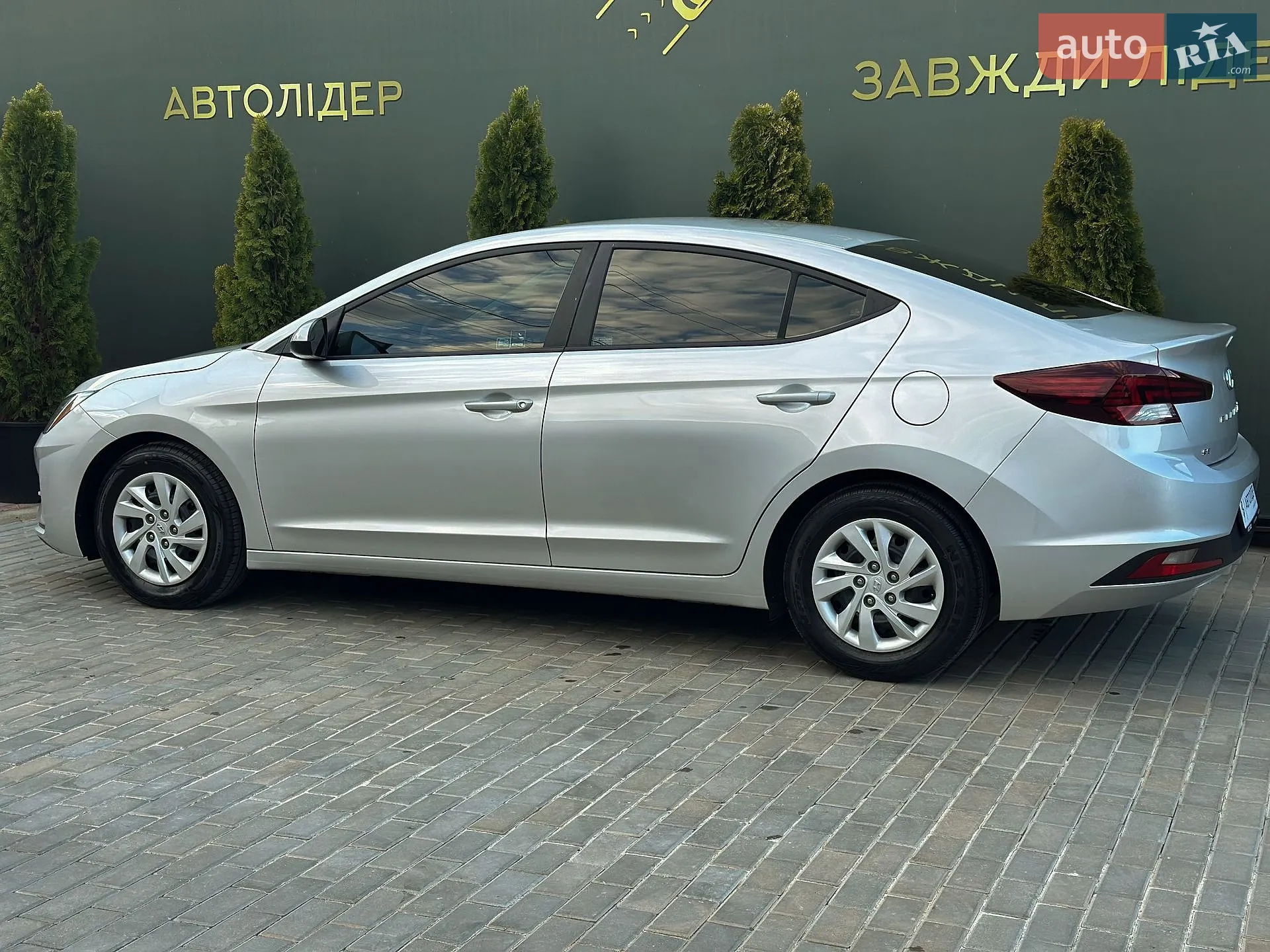 2019 Hyundai Elantra - мініатюра 17