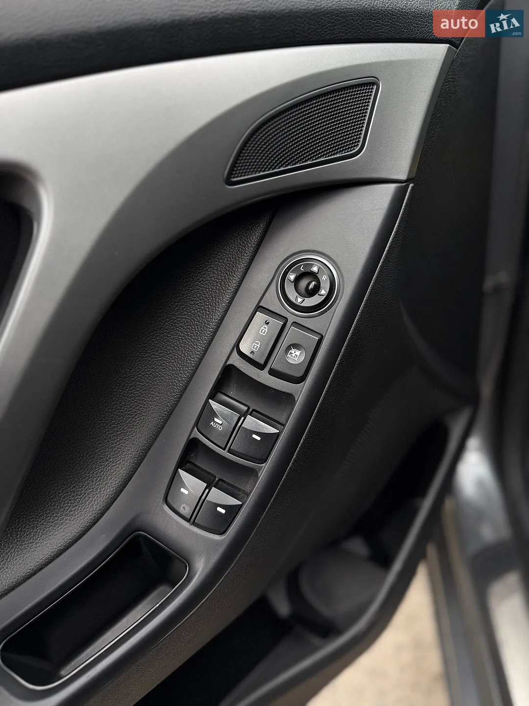 2015 Hyundai Elantra - мініатюра 17