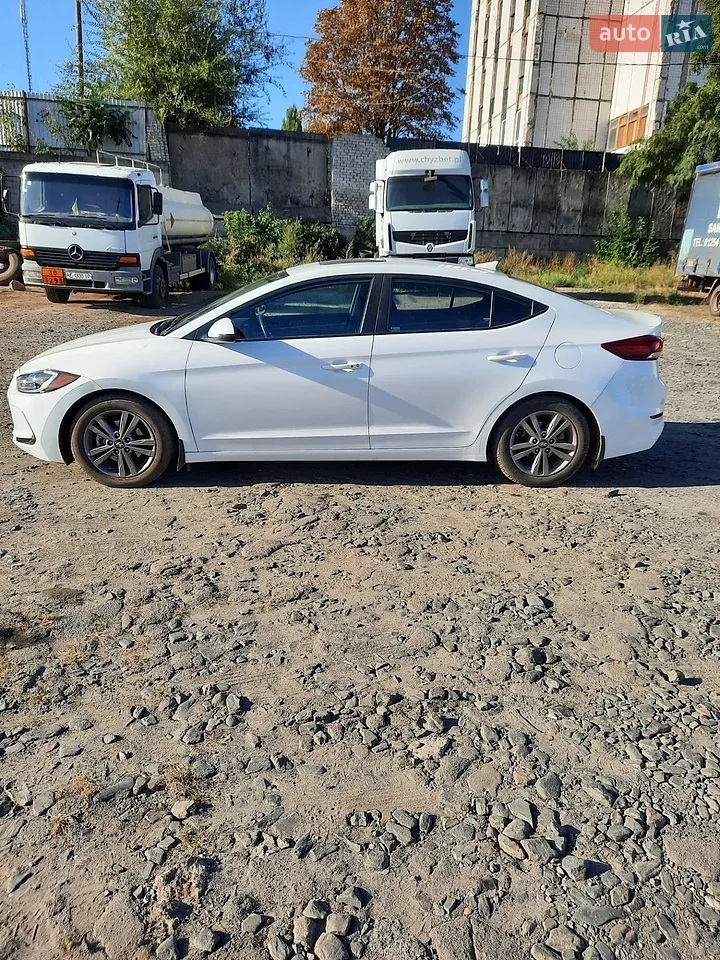 2017 Hyundai Elantra - мініатюра 25