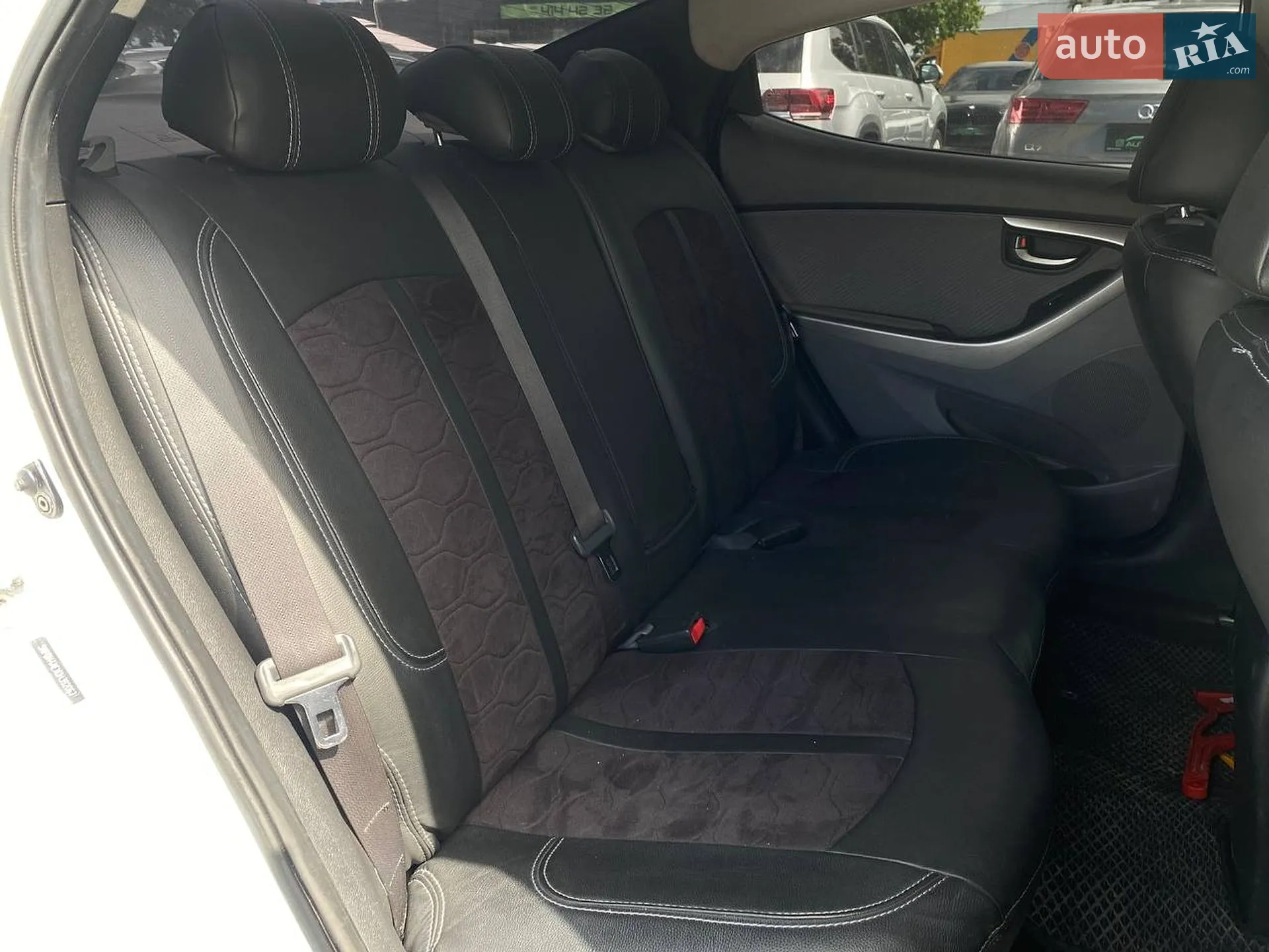 2013 Hyundai Elantra - мініатюра 26