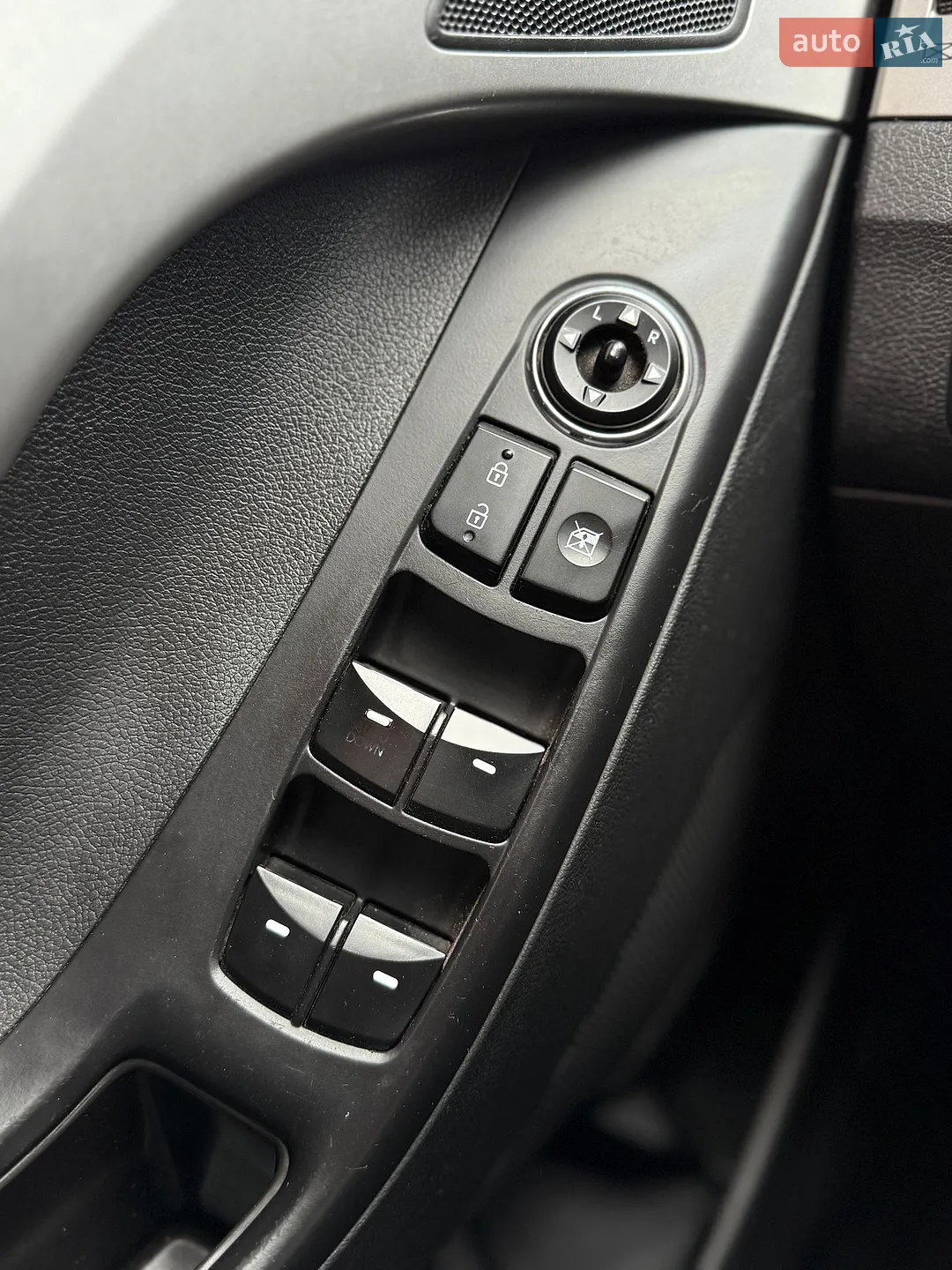 2013 Hyundai Elantra - мініатюра 17