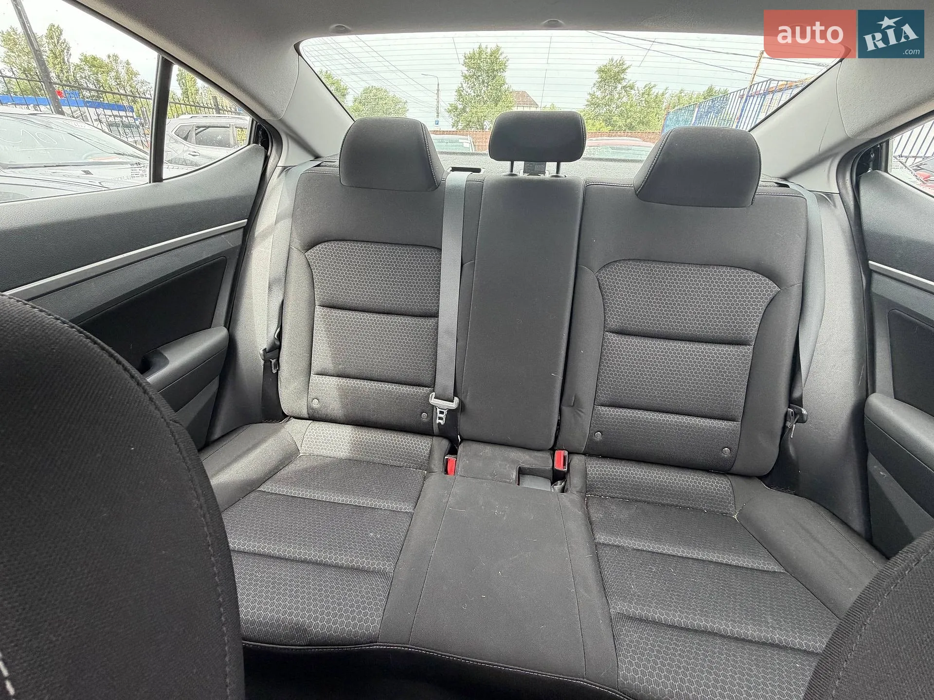 2016 Hyundai Elantra - мініатюра 25