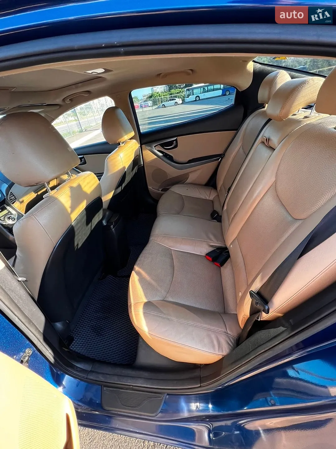 2013 Hyundai Elantra - мініатюра 19