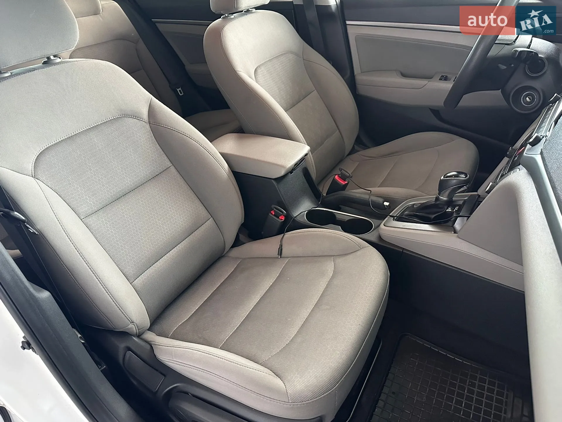 2017 Hyundai Elantra - мініатюра 12