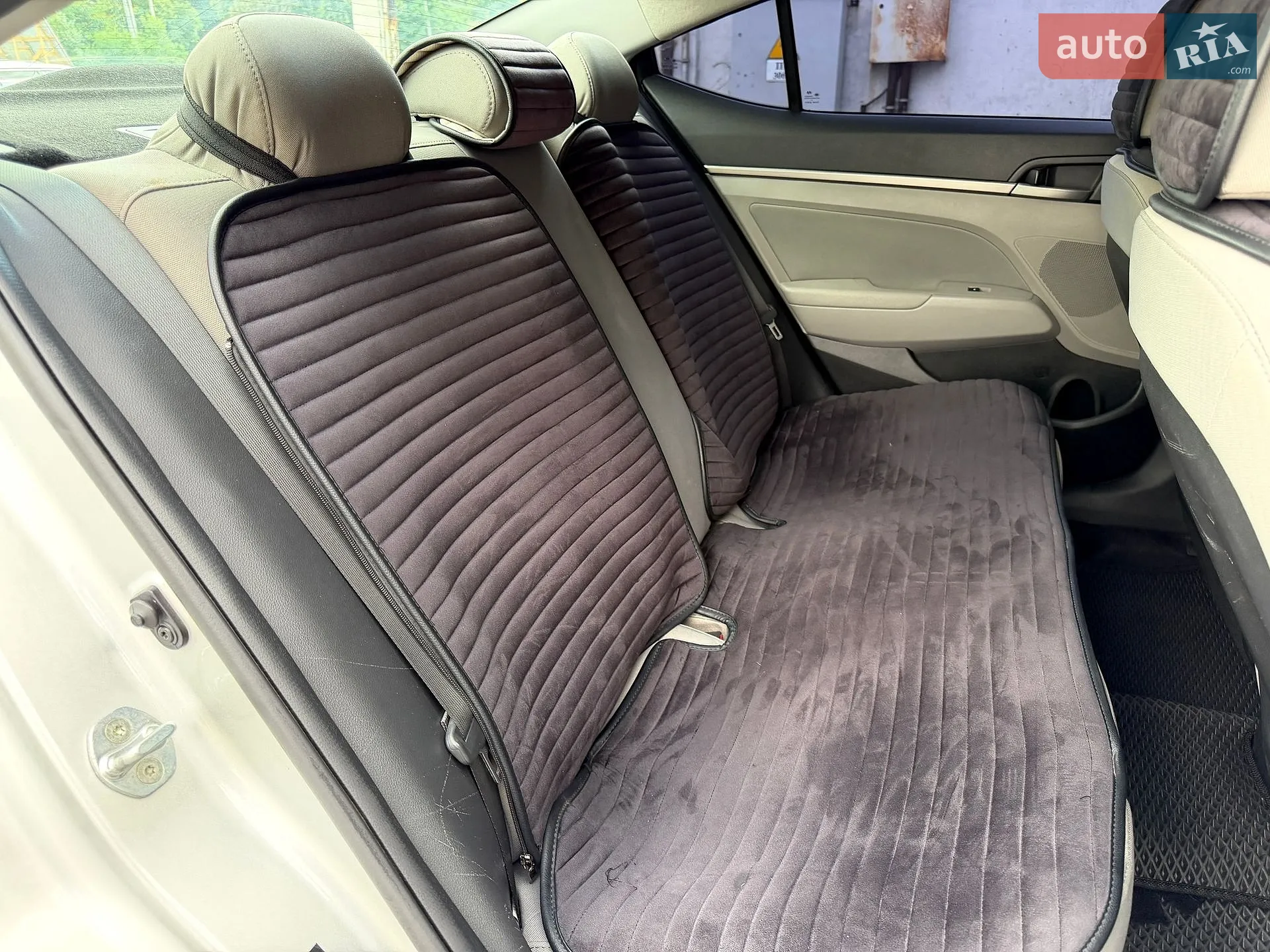 2017 Hyundai Elantra - мініатюра 9