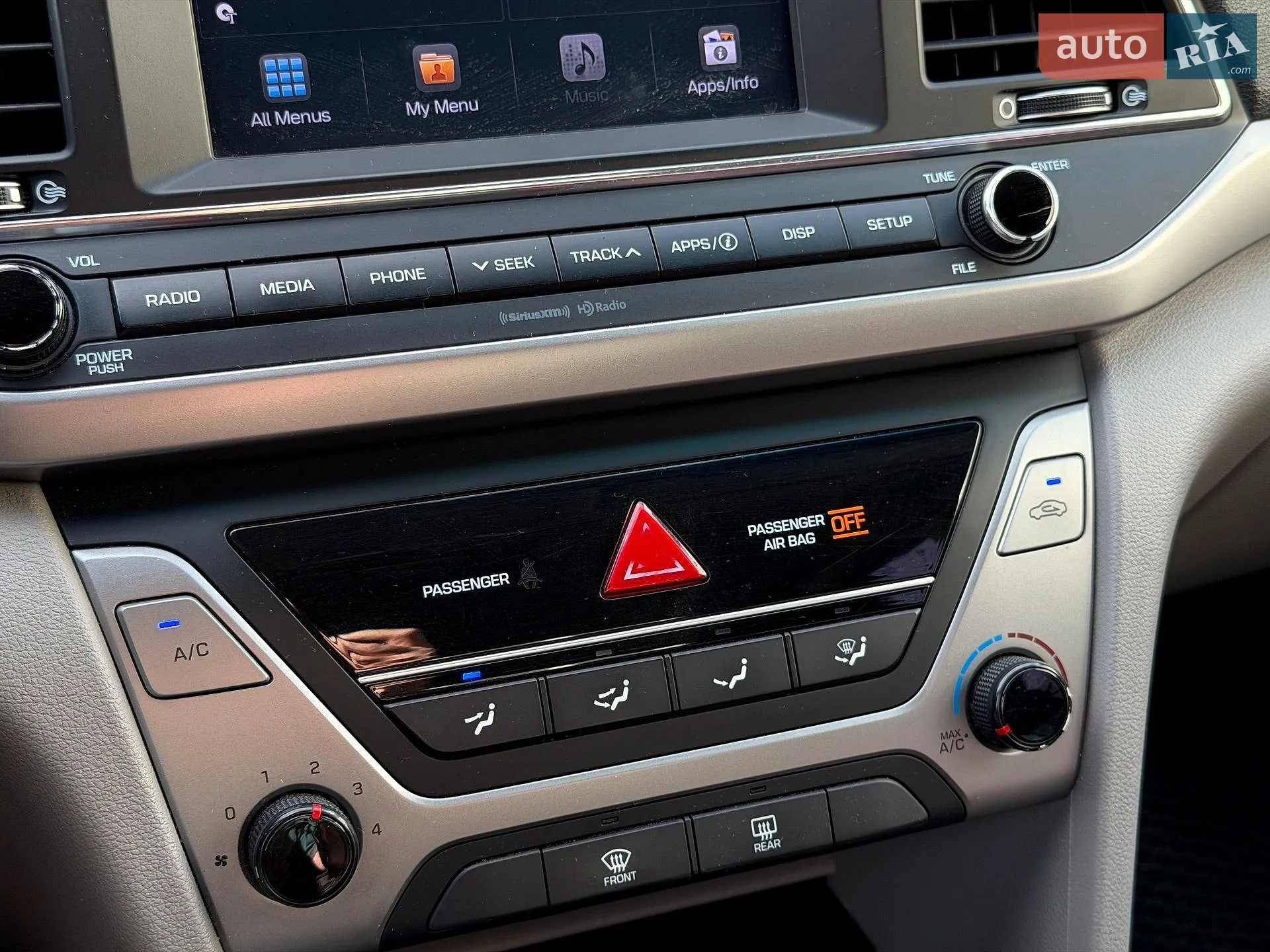 2017 Hyundai Elantra - мініатюра 20