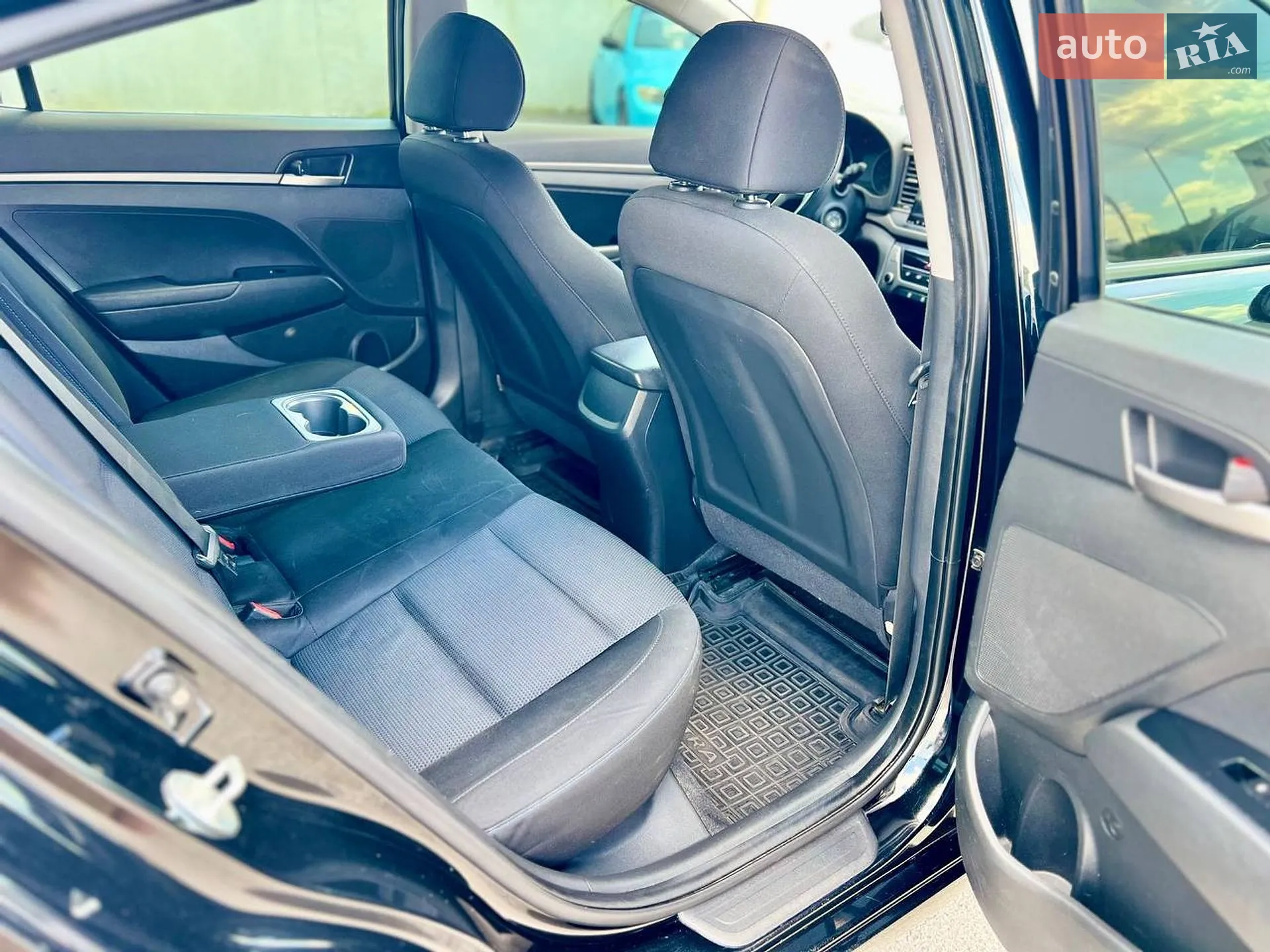 2017 Hyundai Elantra - мініатюра 18