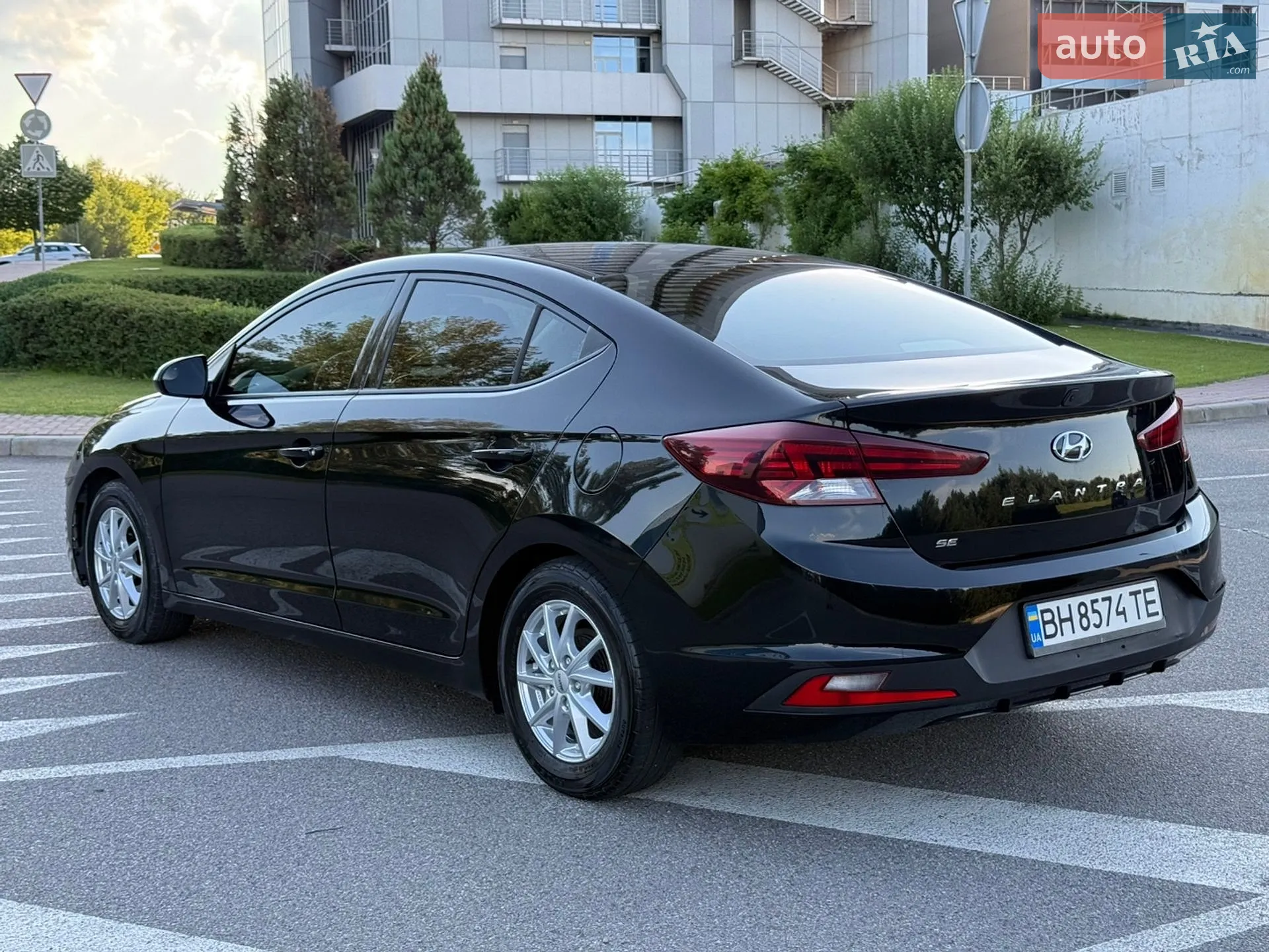 2019 Hyundai Elantra - мініатюра 10