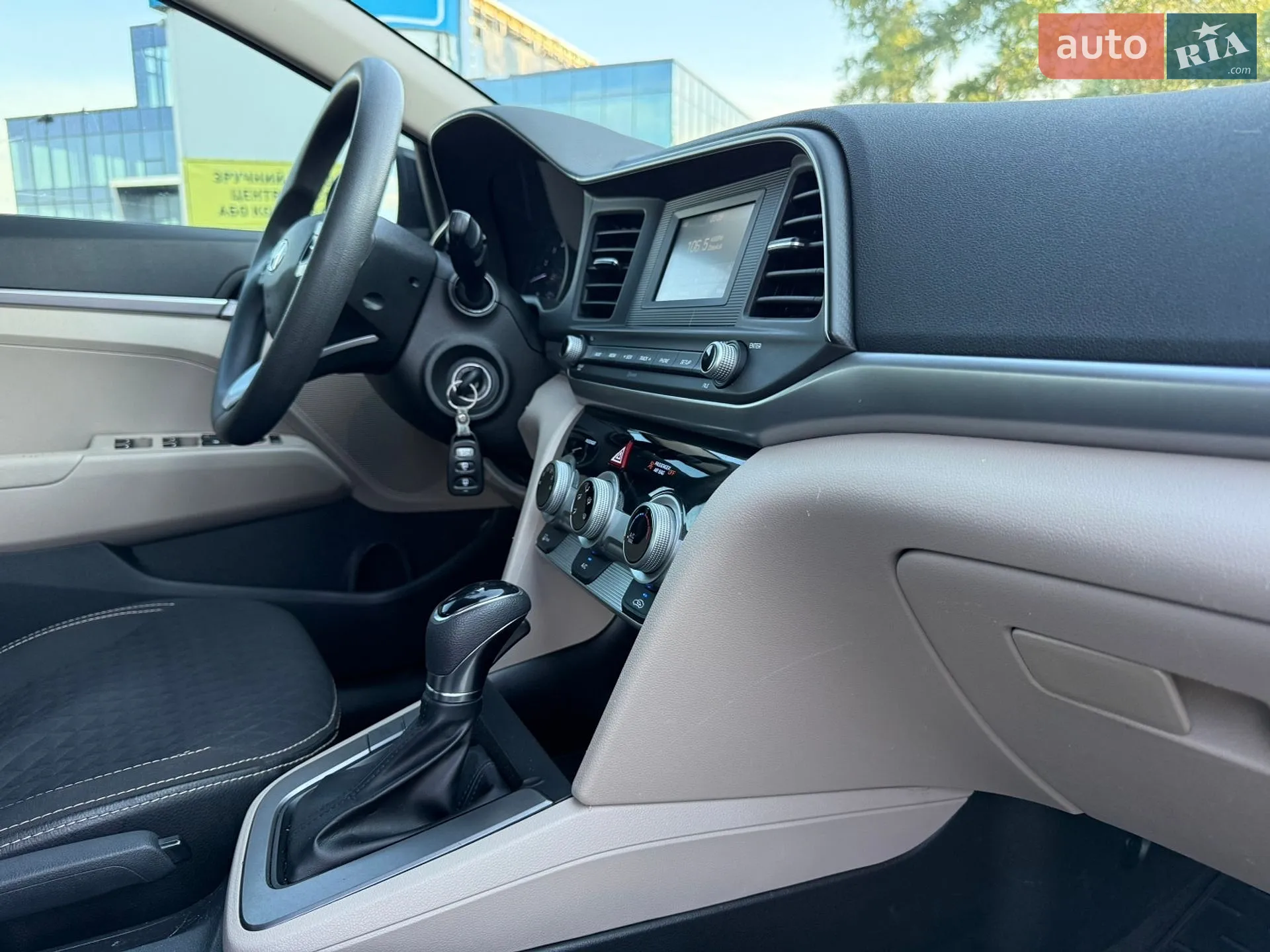 2019 Hyundai Elantra - мініатюра 17