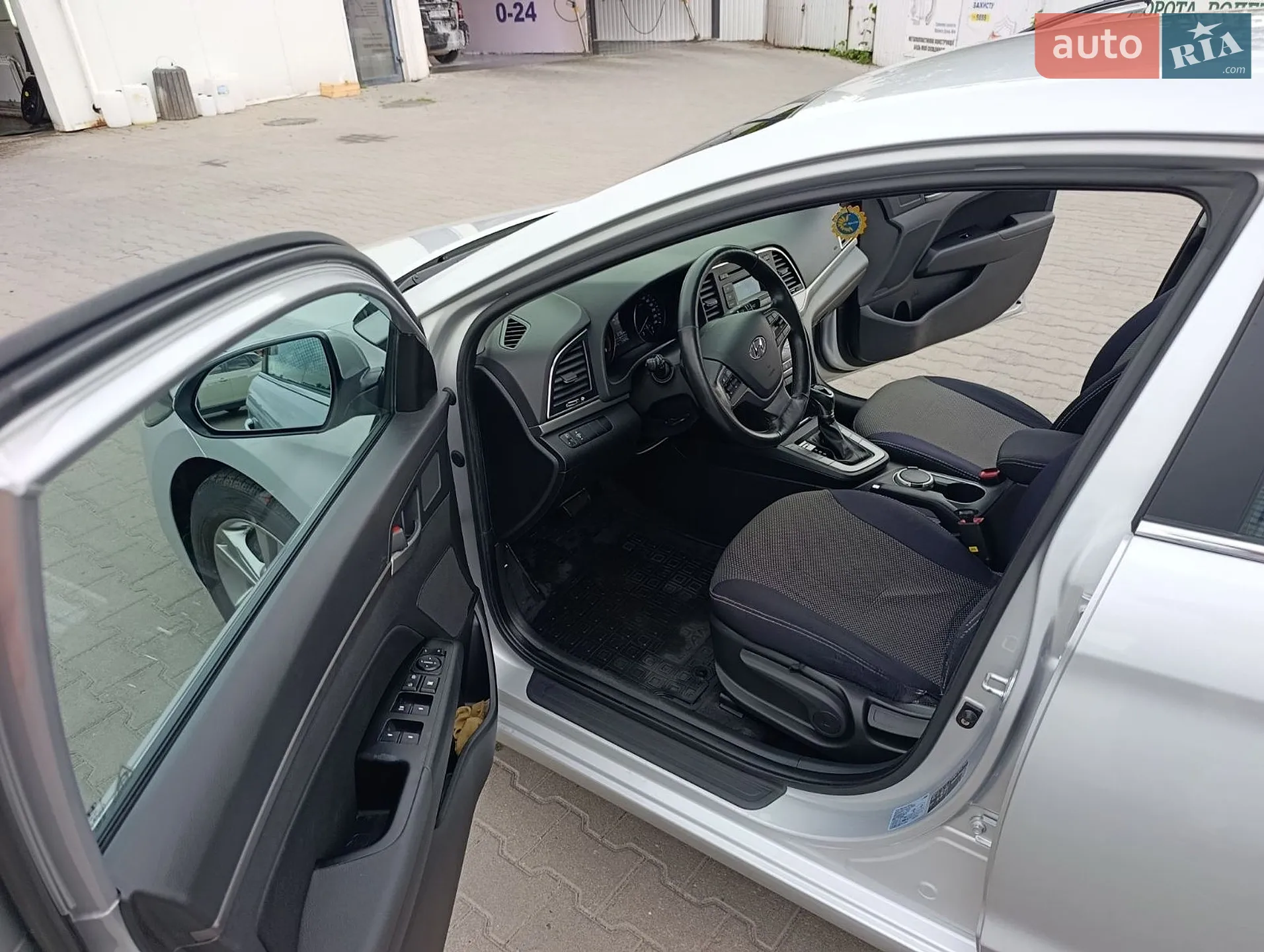 2016 Hyundai Elantra - мініатюра 8