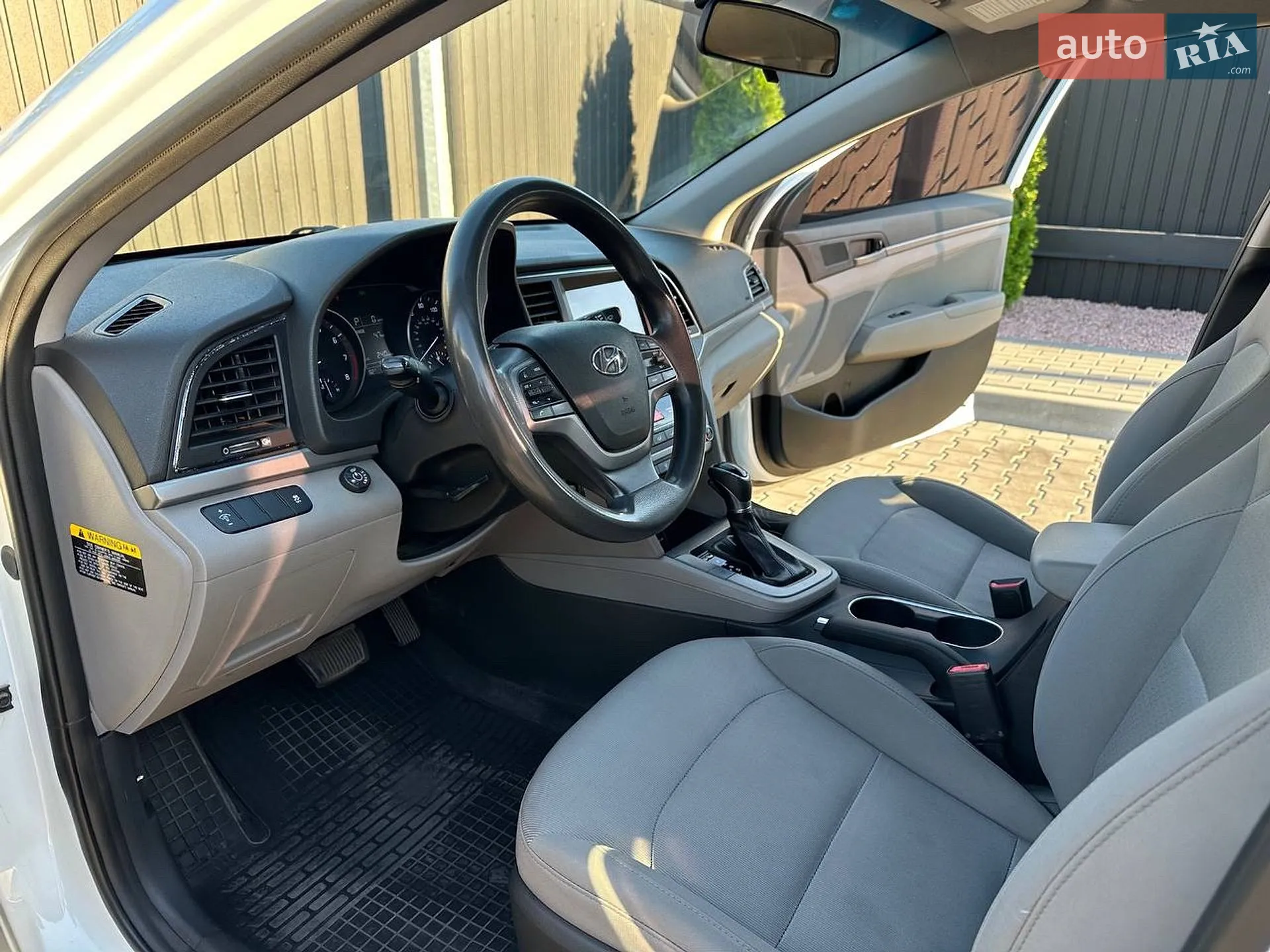 2017 Hyundai Elantra - мініатюра 8