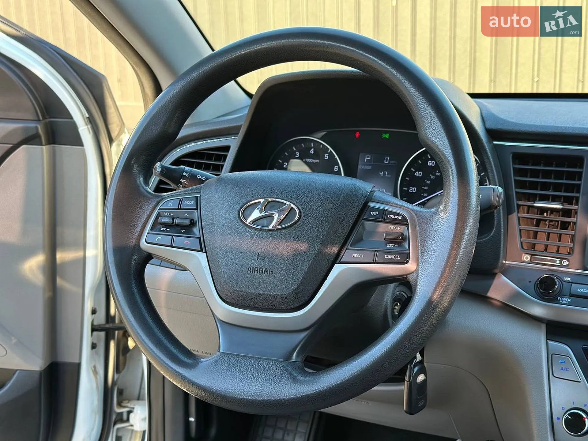 2017 Hyundai Elantra - мініатюра 17