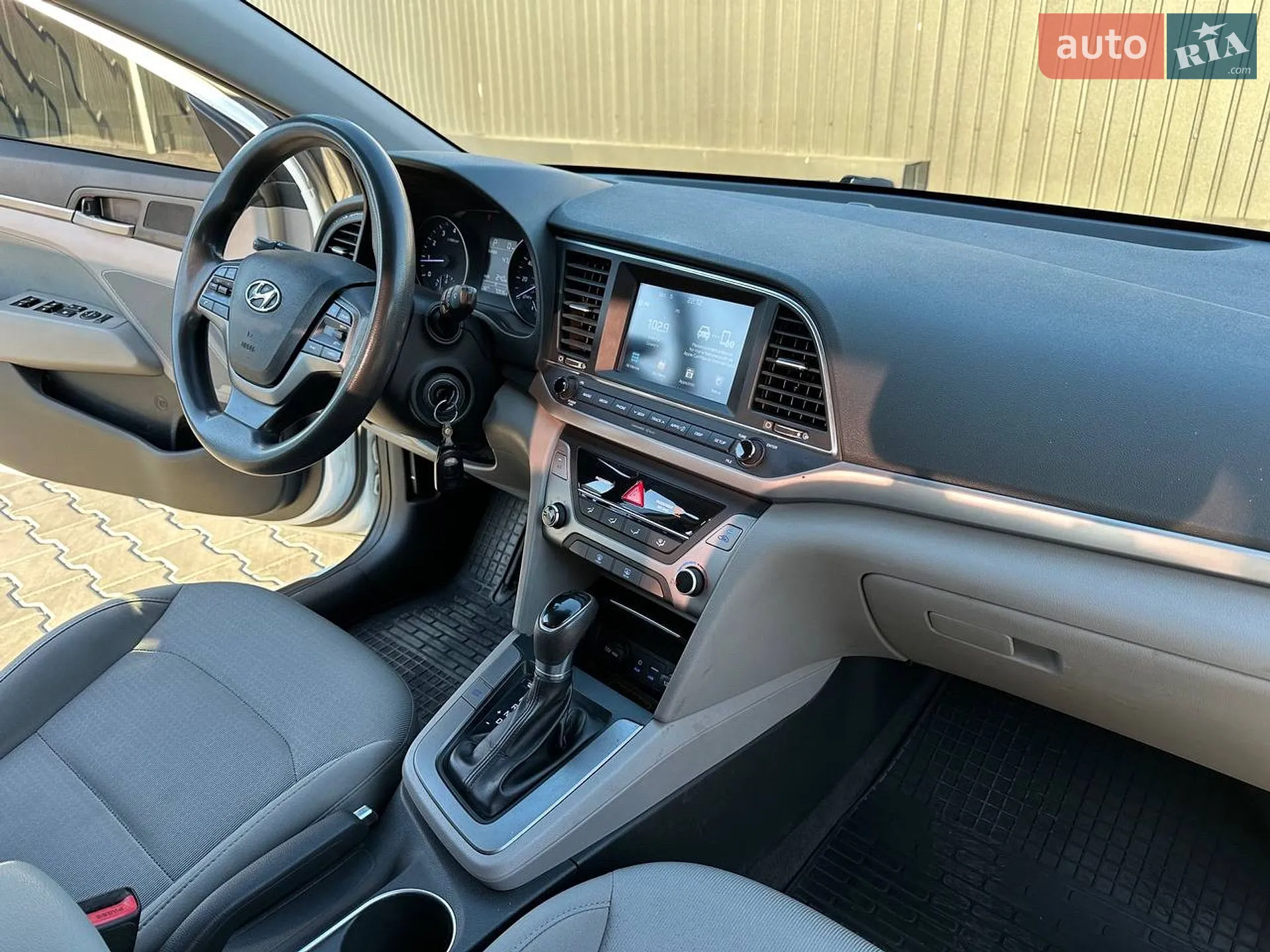 2017 Hyundai Elantra - мініатюра 26