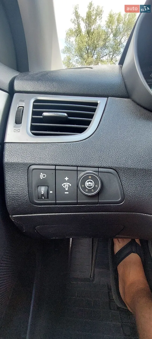 2013 Hyundai Elantra - мініатюра 27