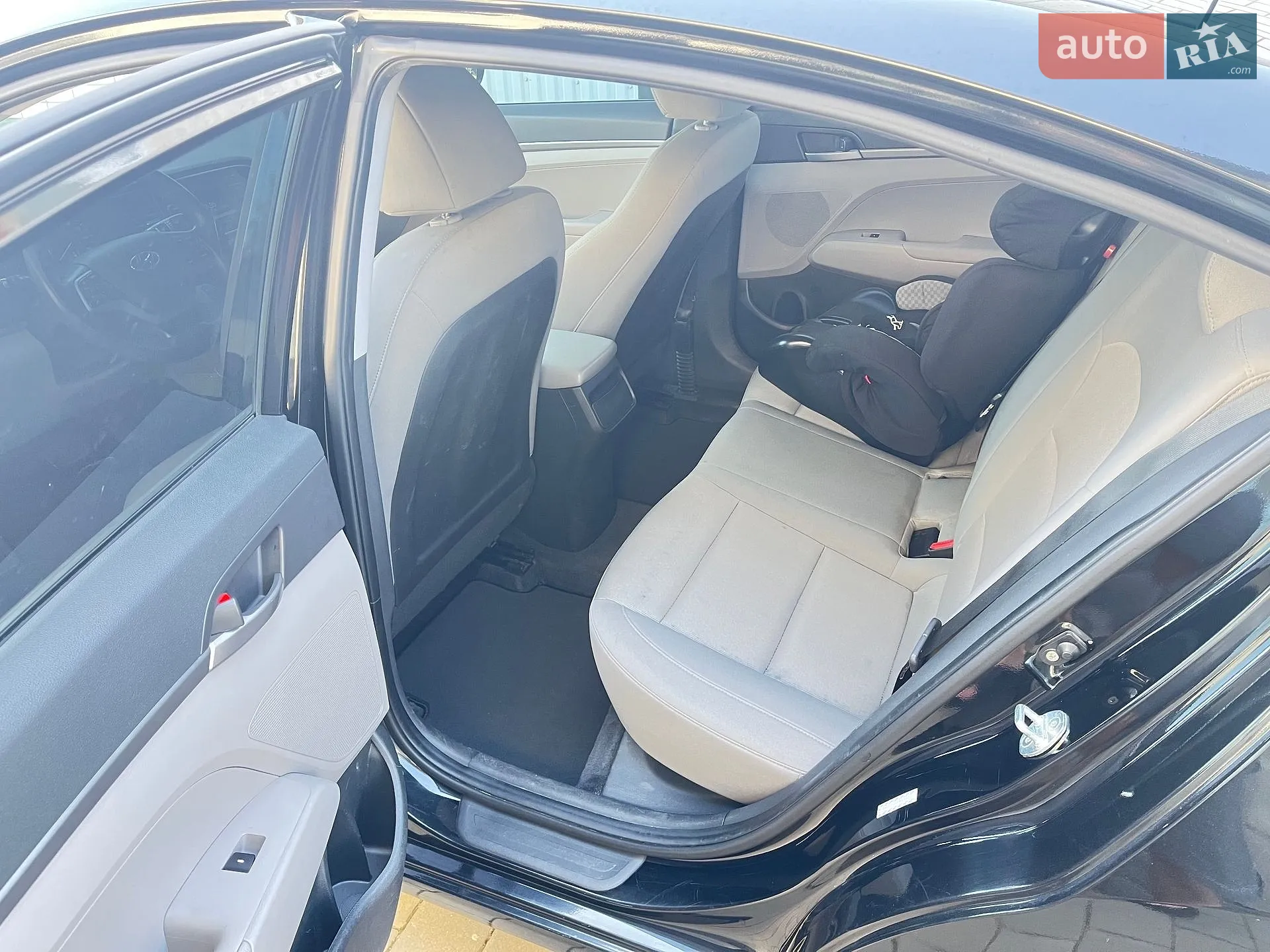 2017 Hyundai Elantra - мініатюра 8