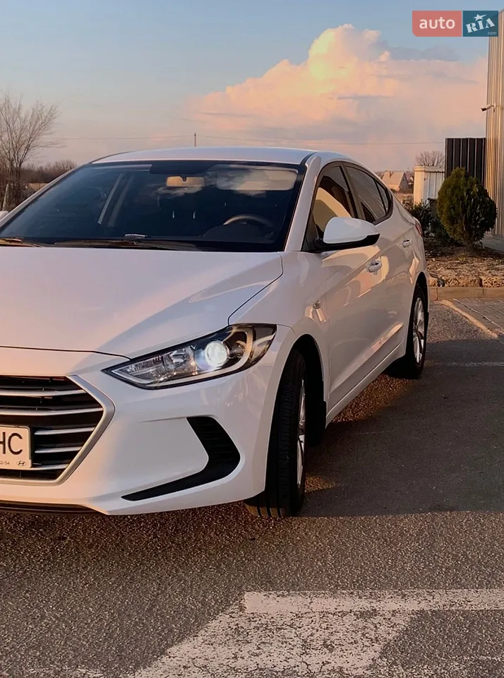 2018 Hyundai Elantra - мініатюра 17