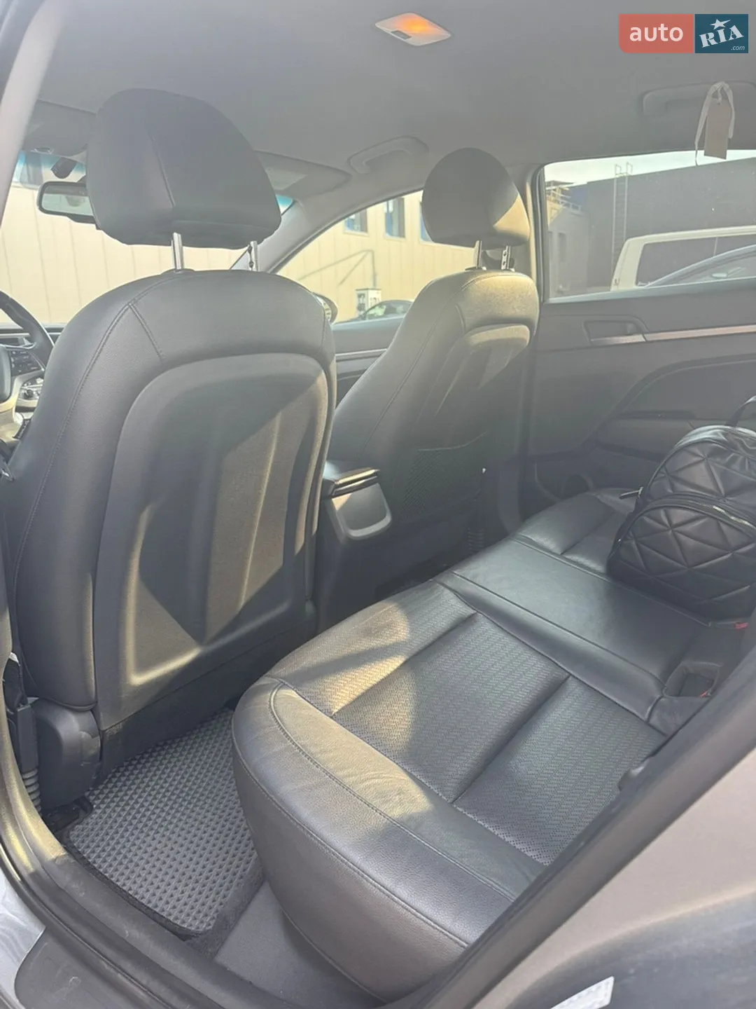 2016 Hyundai Elantra - мініатюра 12