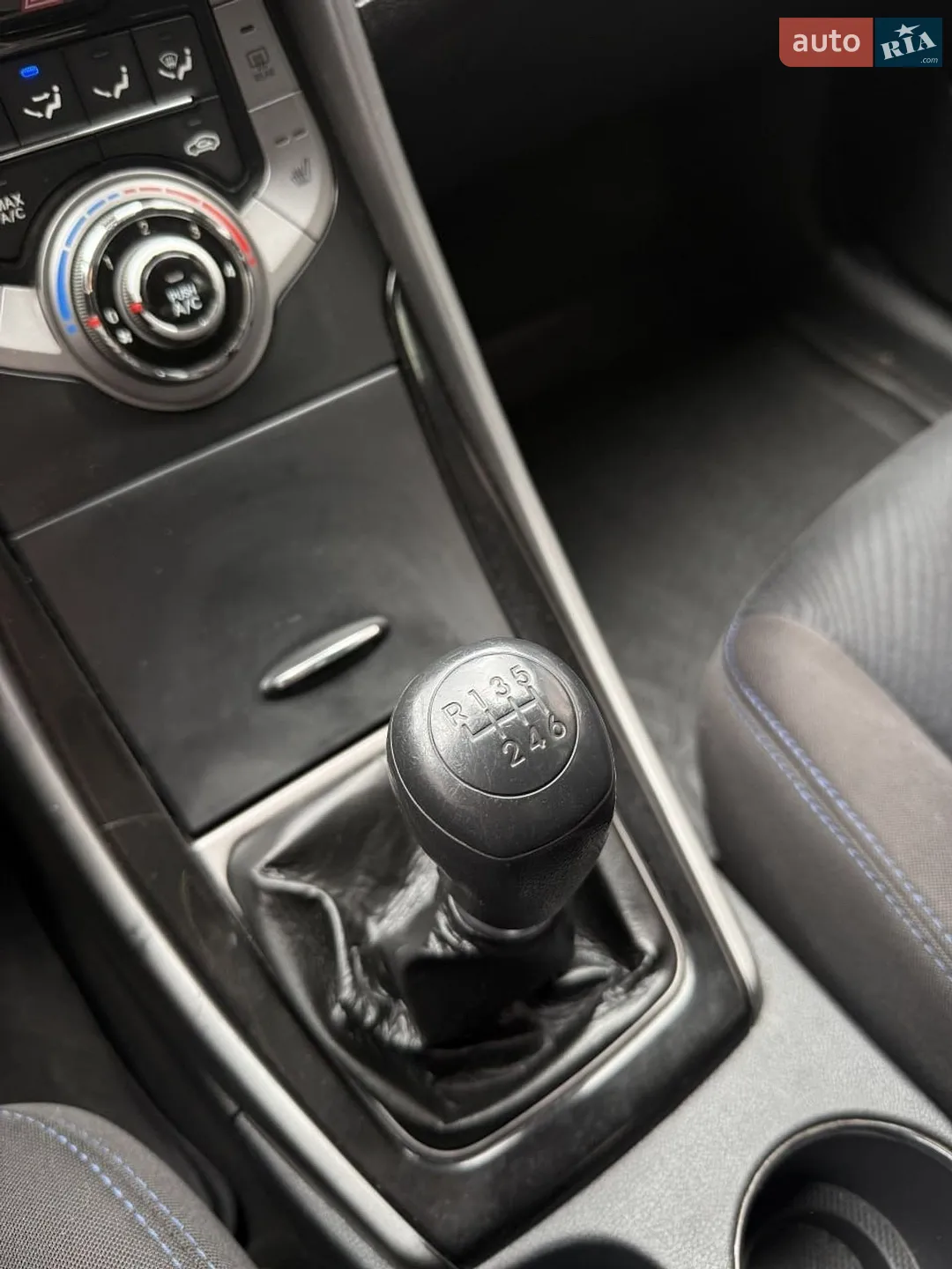 2013 Hyundai Elantra - мініатюра 24