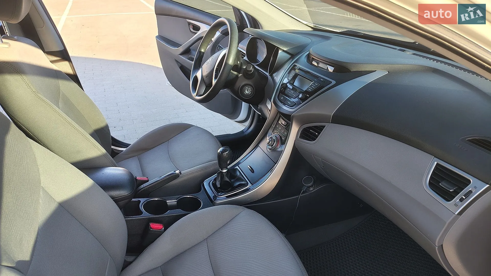 2013 Hyundai Elantra - мініатюра 27