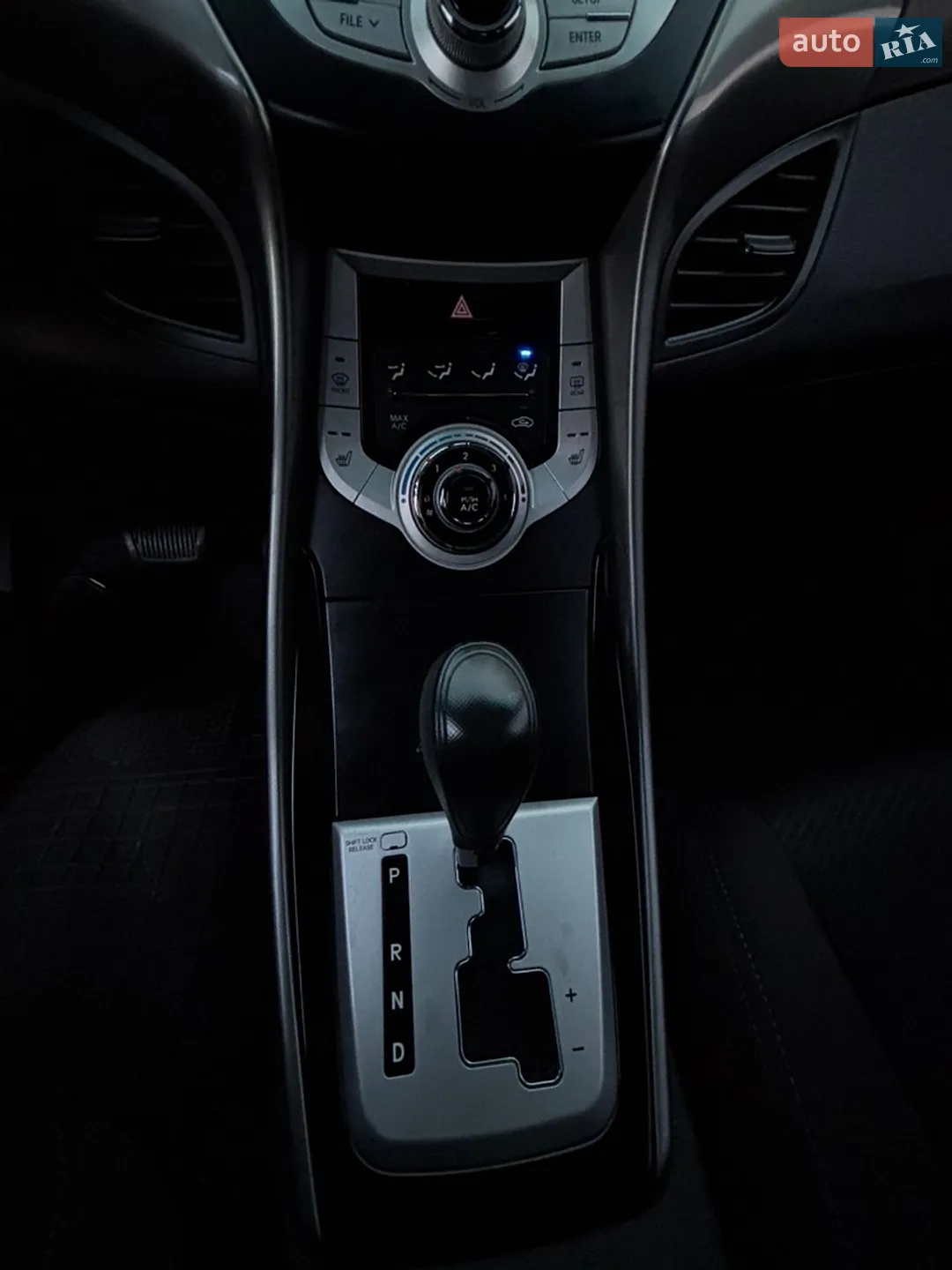 2011 Hyundai Elantra - мініатюра 12