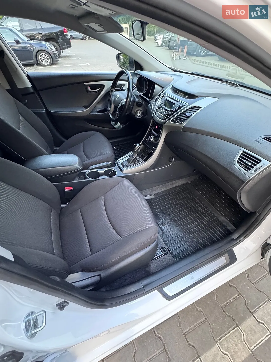 2015 Hyundai Elantra - мініатюра 24