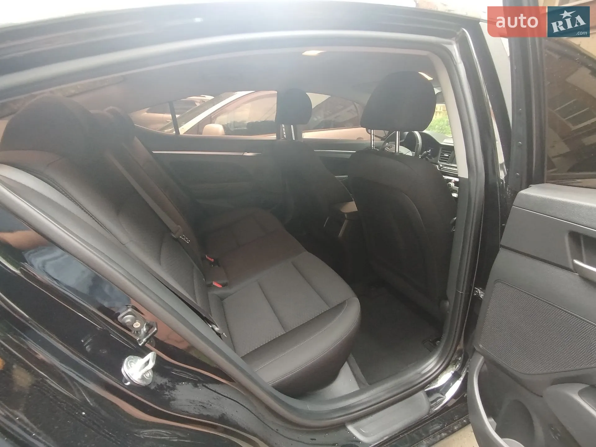 2019 Hyundai Elantra - мініатюра 17
