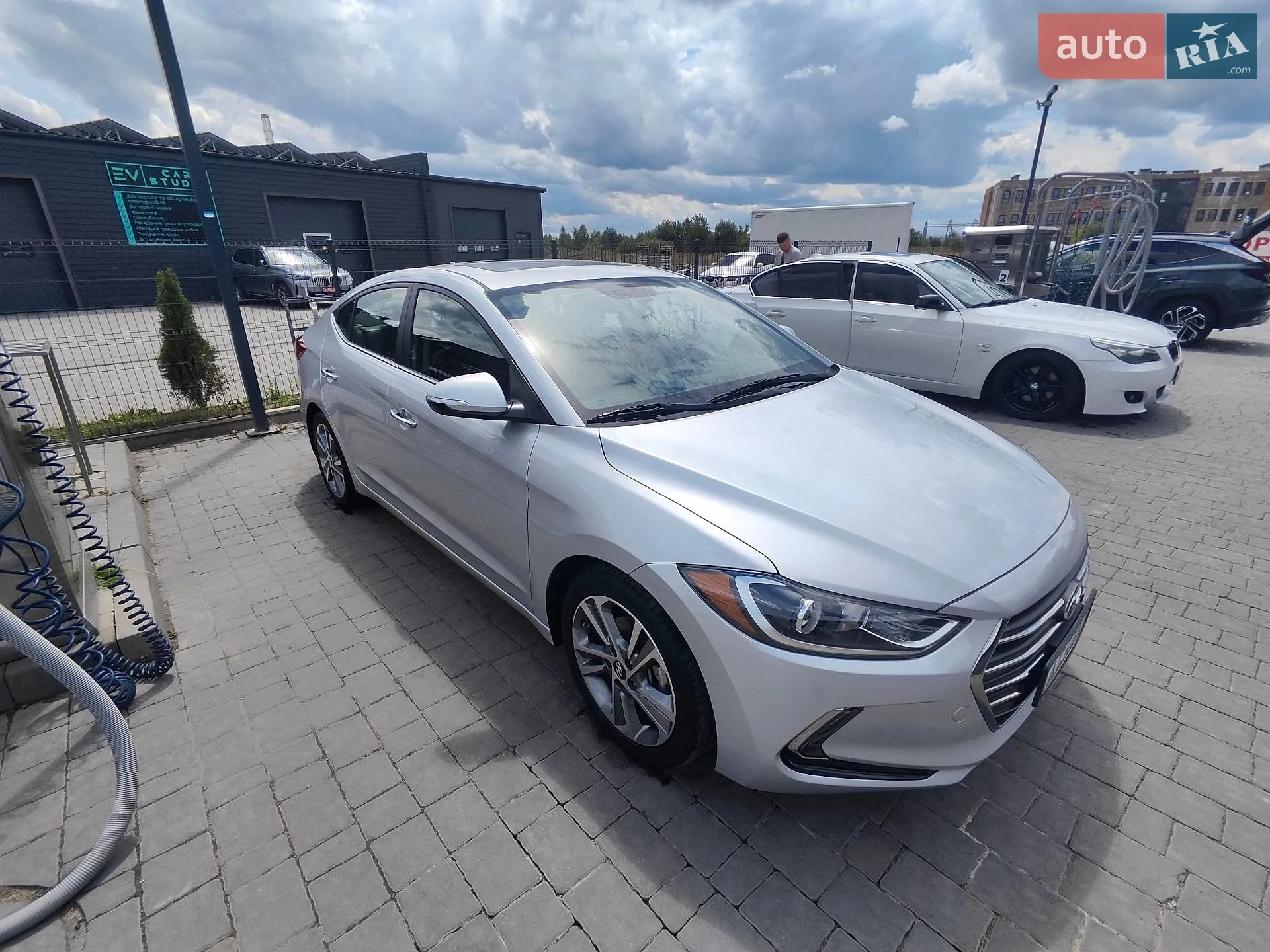 2017 Hyundai Elantra - фото 1