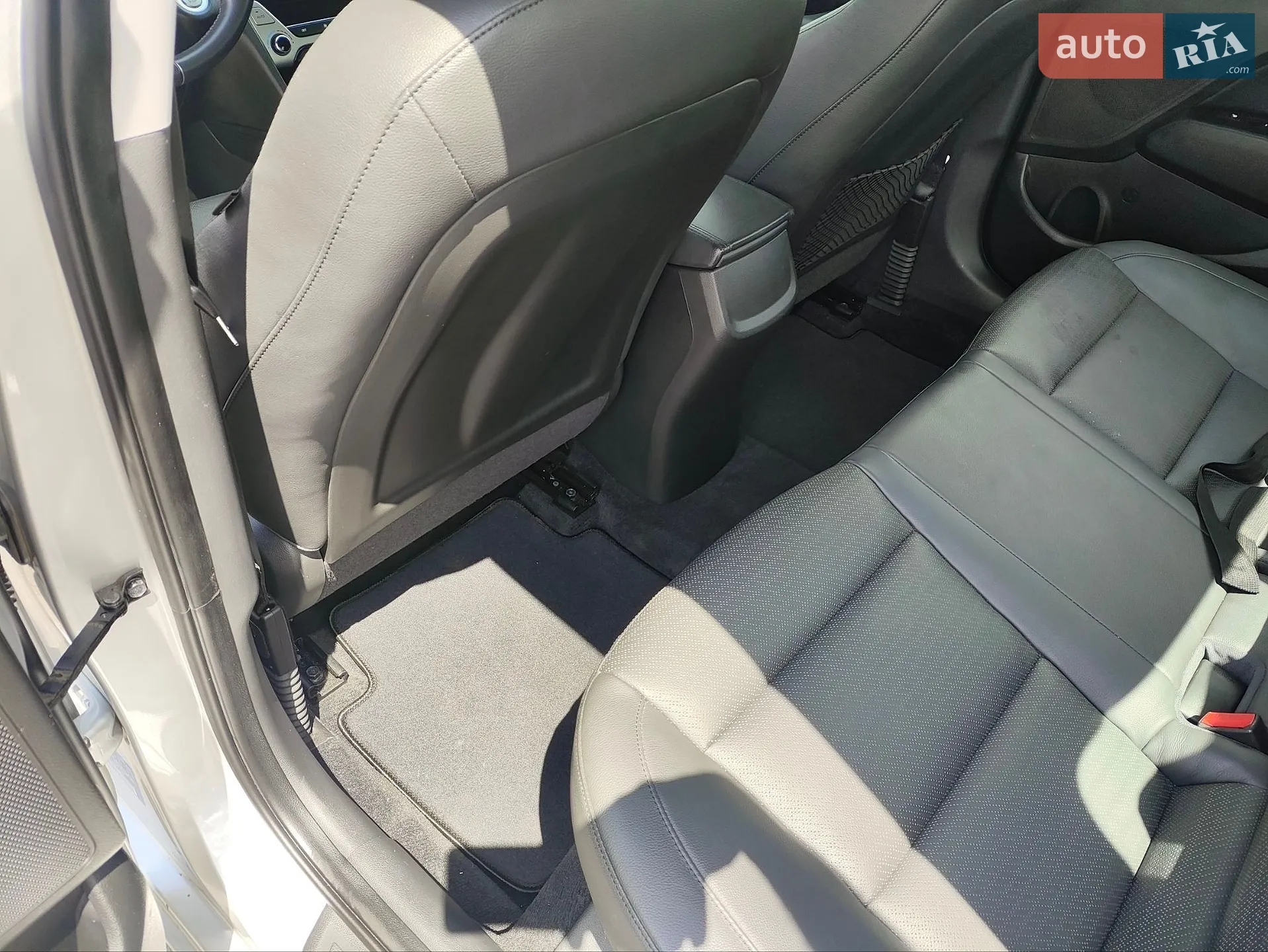 2017 Hyundai Elantra - мініатюра 8