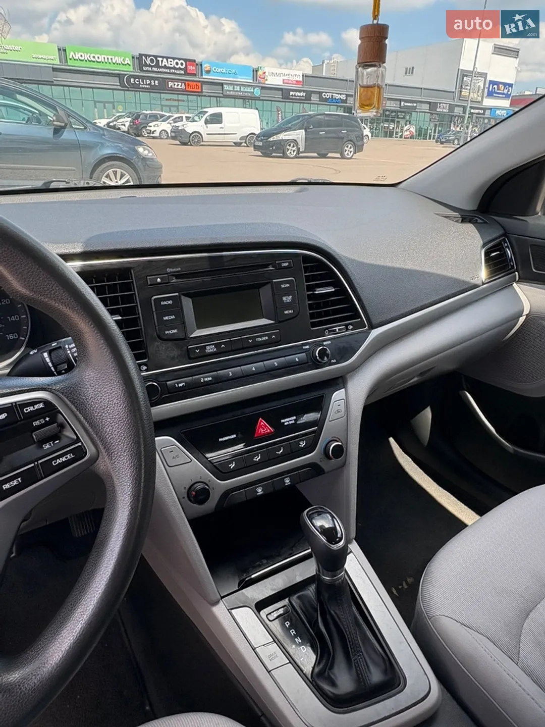 2018 Hyundai Elantra - мініатюра 19