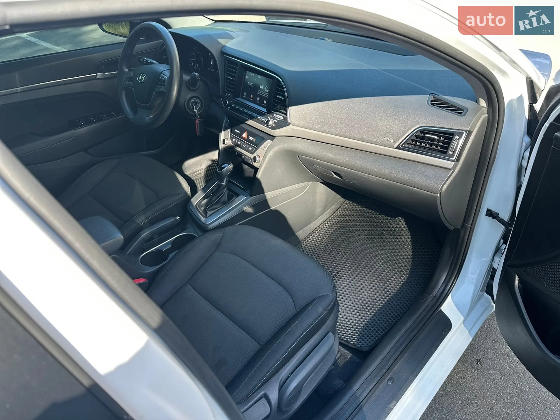 2018 Hyundai Elantra - мініатюра 14
