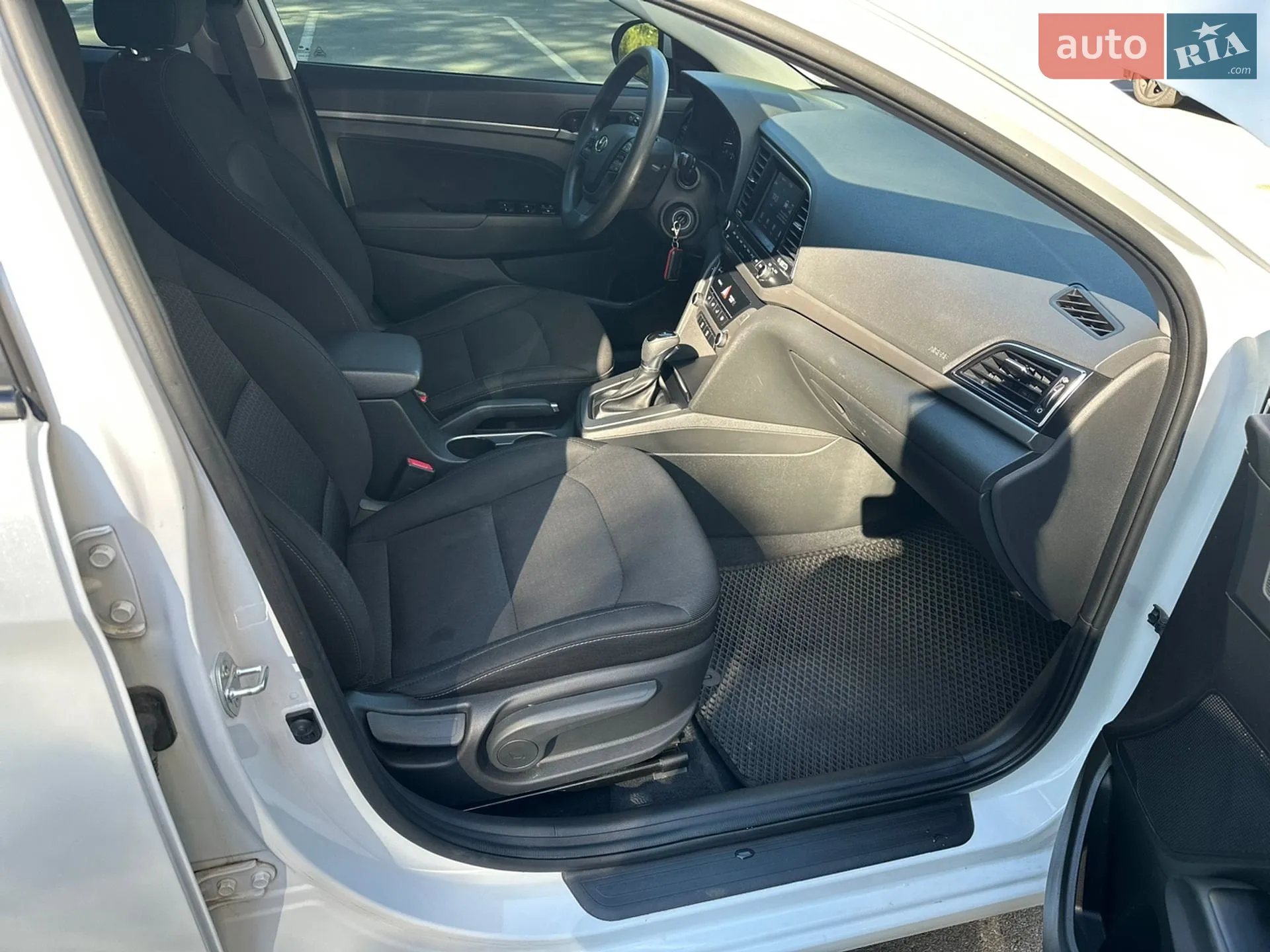 2018 Hyundai Elantra - мініатюра 38