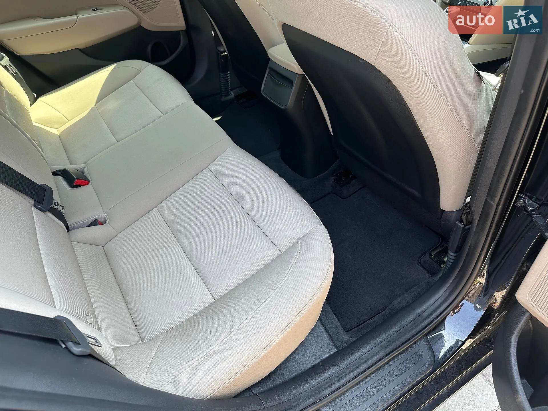 2018 Hyundai Elantra - мініатюра 28