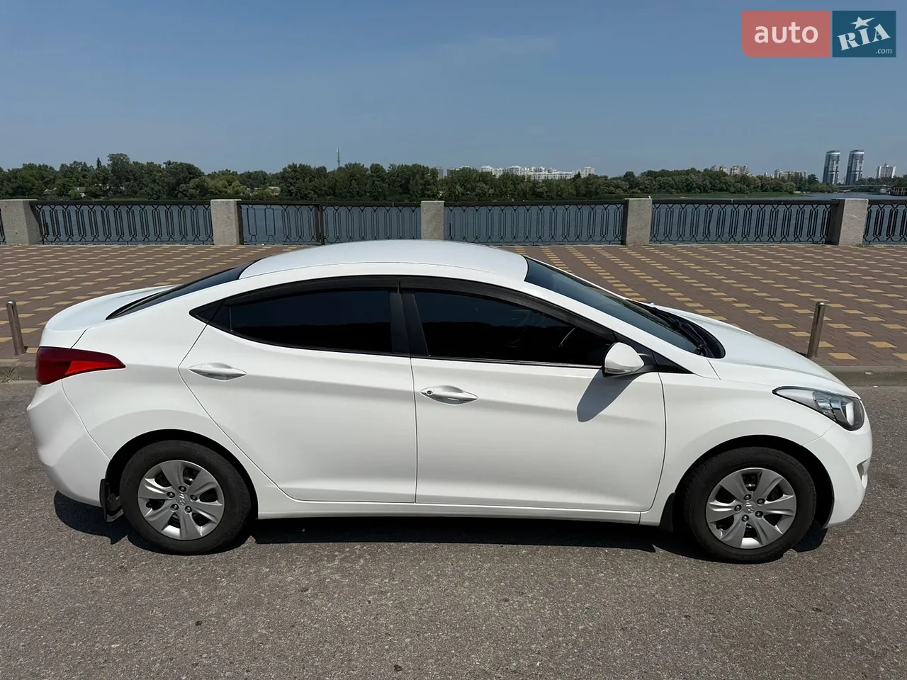 2014 Hyundai Elantra - мініатюра 22