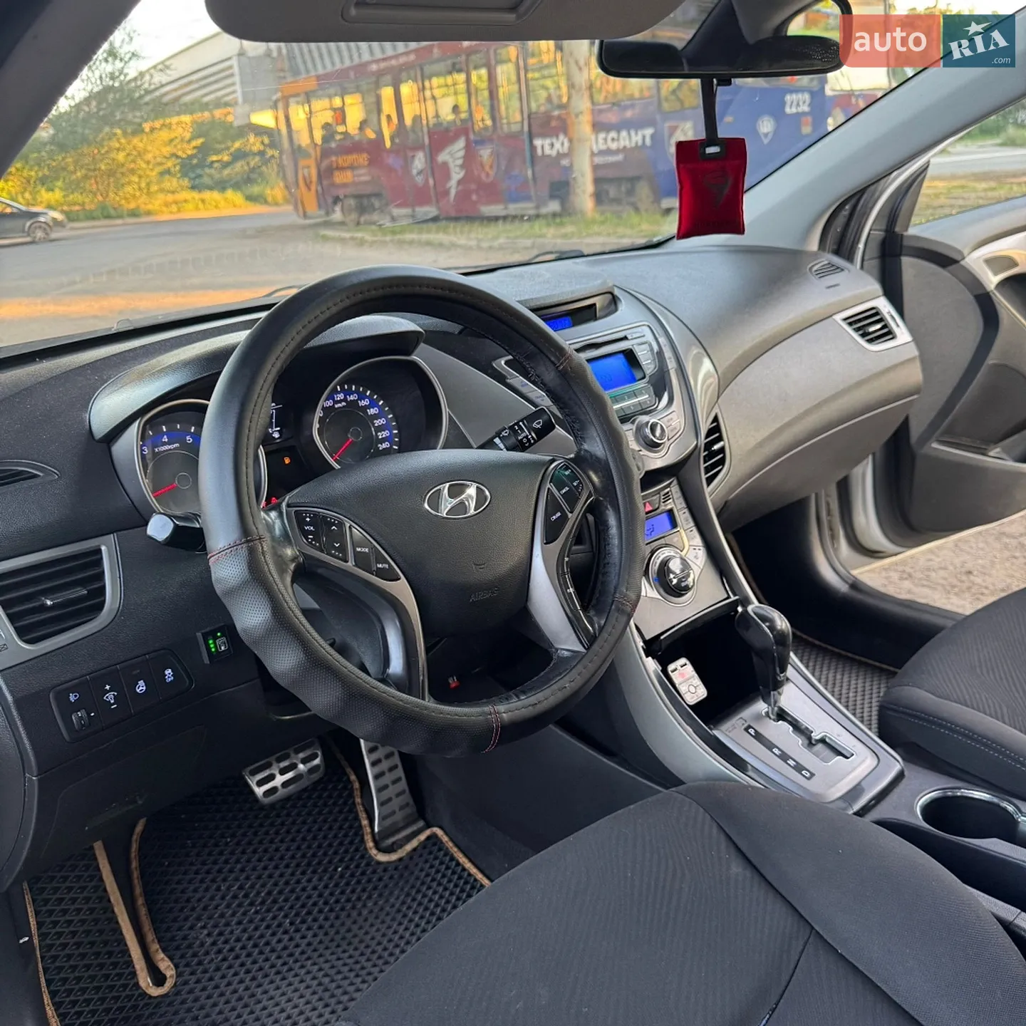 2013 Hyundai Elantra - мініатюра 18