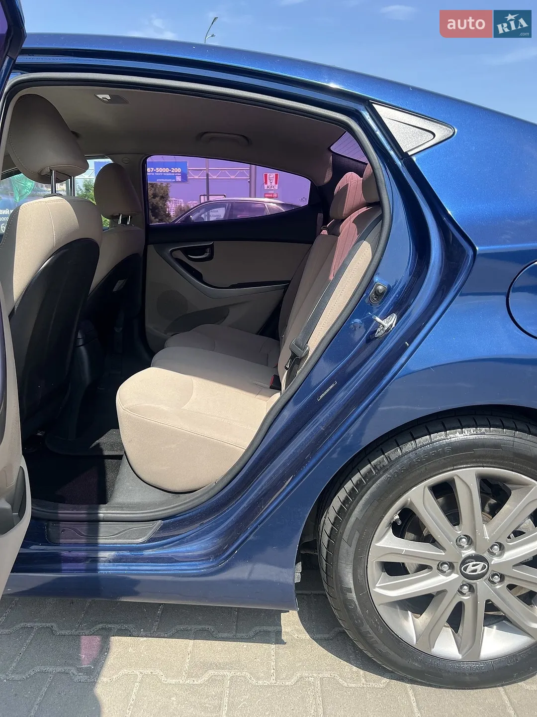 2015 Hyundai Elantra - мініатюра 17