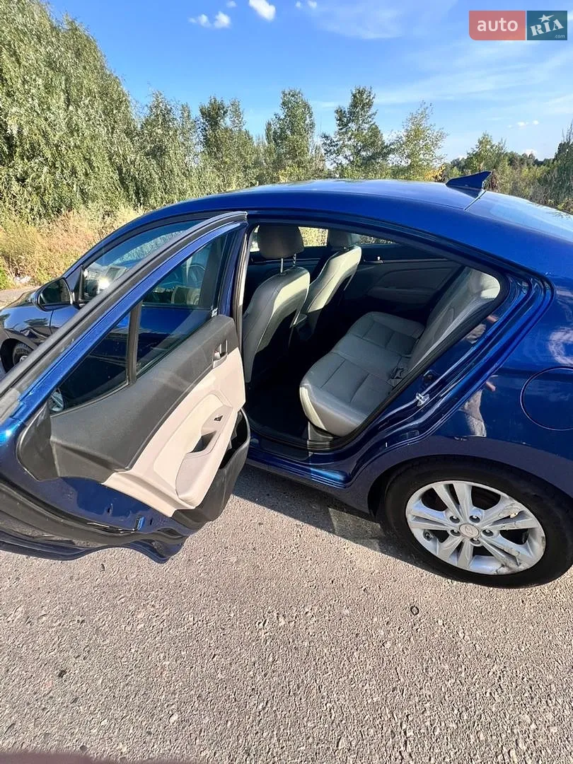 2016 Hyundai Elantra - мініатюра 11