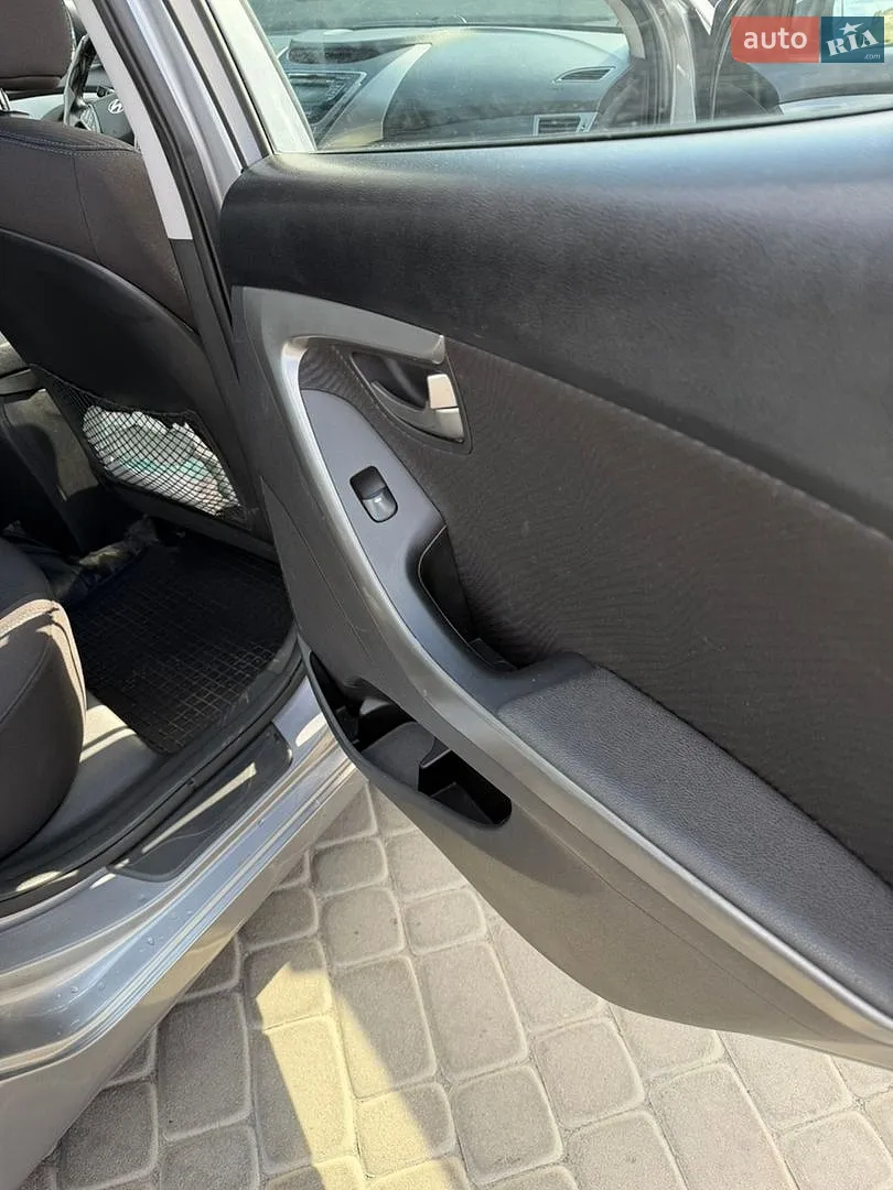 2013 Hyundai Elantra - мініатюра 18