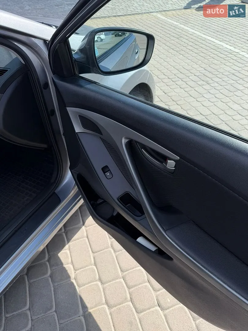 2013 Hyundai Elantra - мініатюра 22