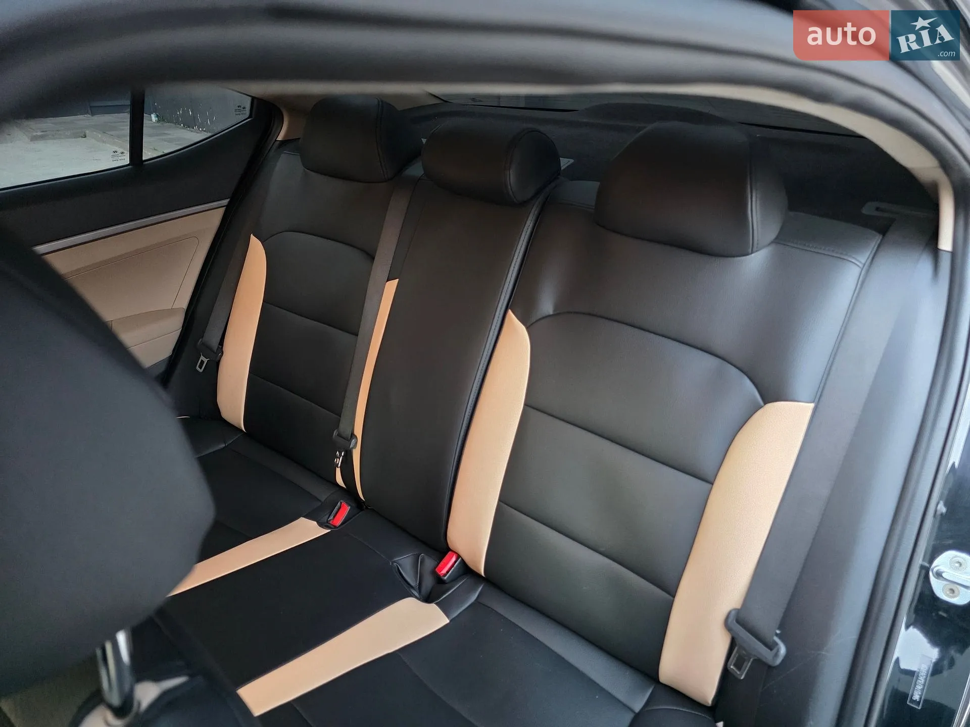 2017 Hyundai Elantra - мініатюра 17