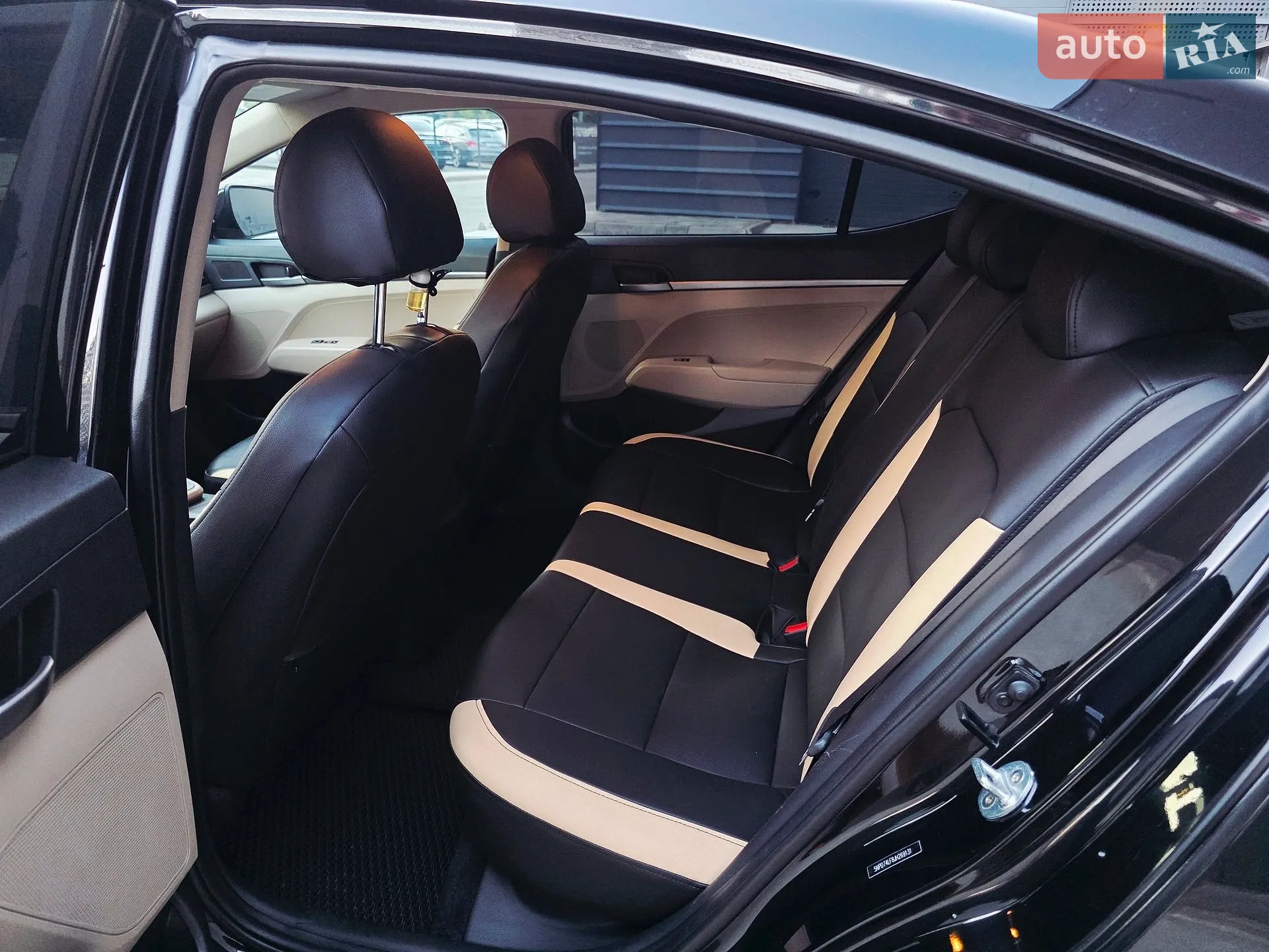 2017 Hyundai Elantra - мініатюра 18
