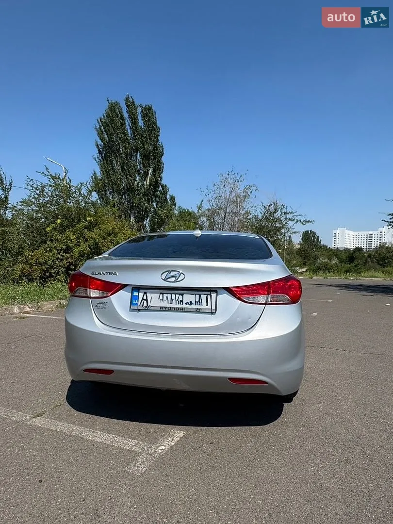 2013 Hyundai Elantra - мініатюра 11