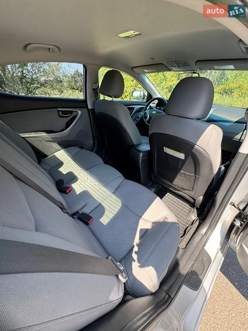 2013 Hyundai Elantra - мініатюра 18