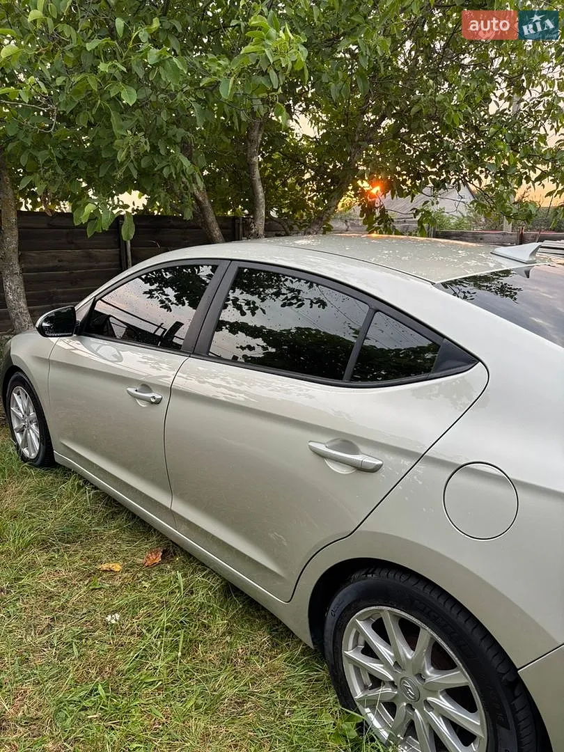 2016 Hyundai Elantra - мініатюра 5