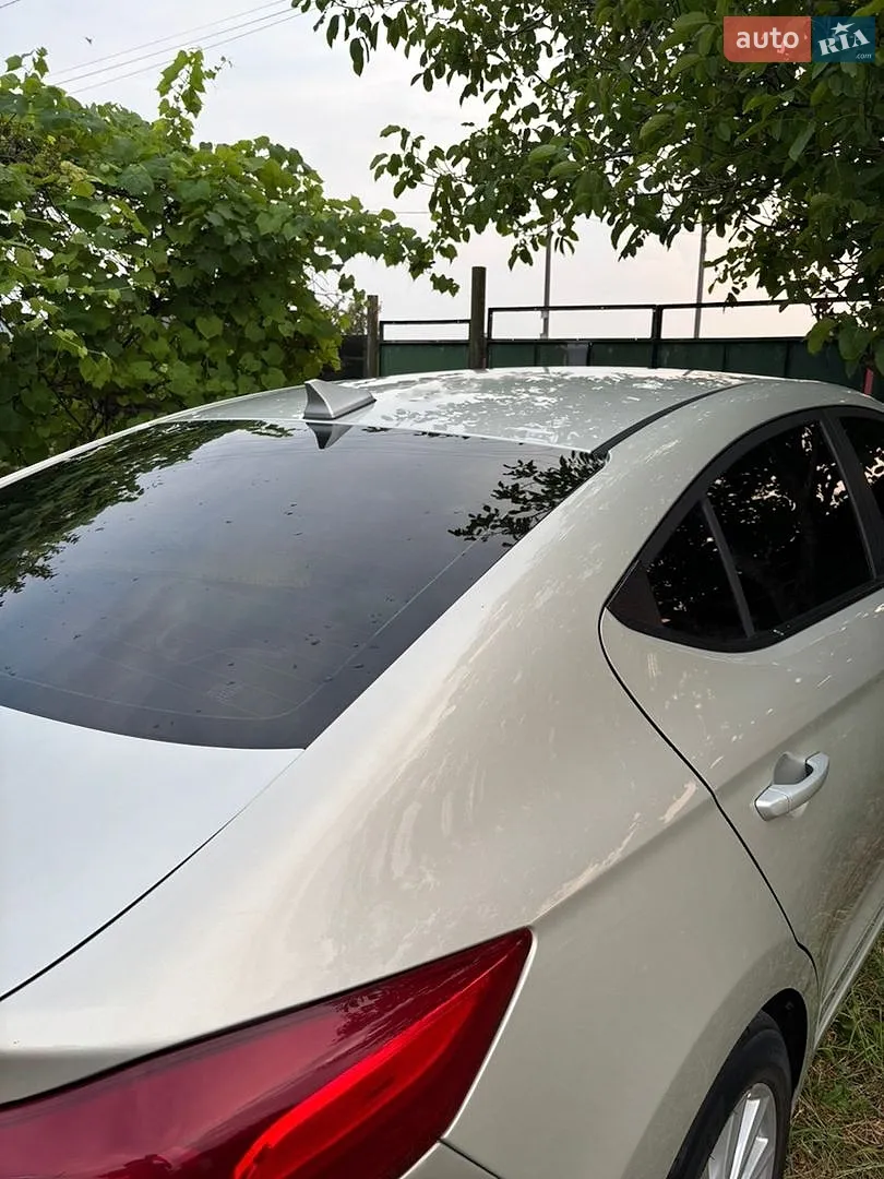 2016 Hyundai Elantra - мініатюра 11