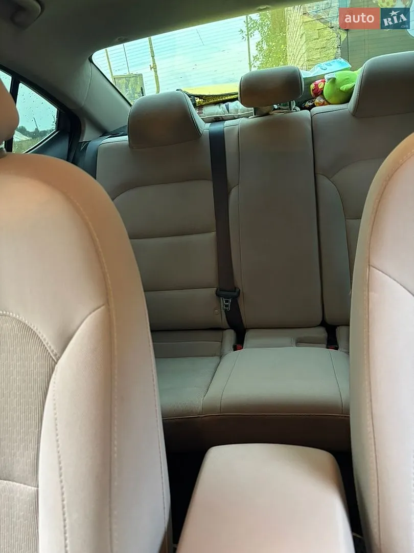 2016 Hyundai Elantra - мініатюра 24