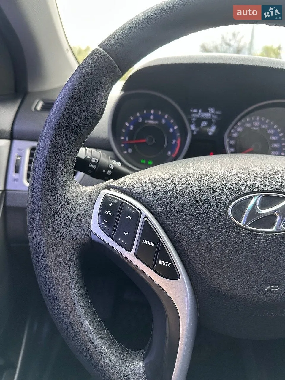 2012 Hyundai Elantra - мініатюра 9