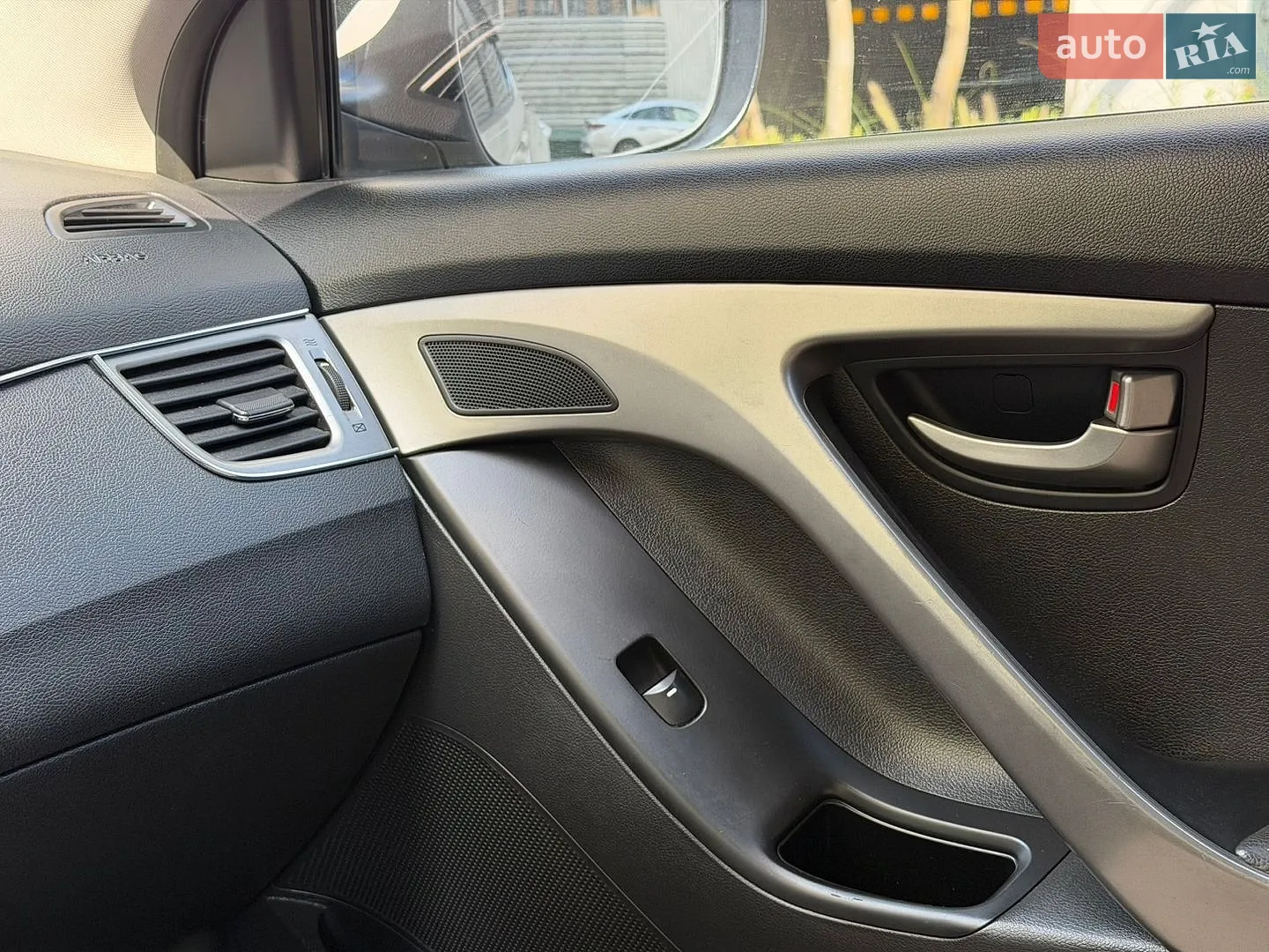 2012 Hyundai Elantra - мініатюра 22